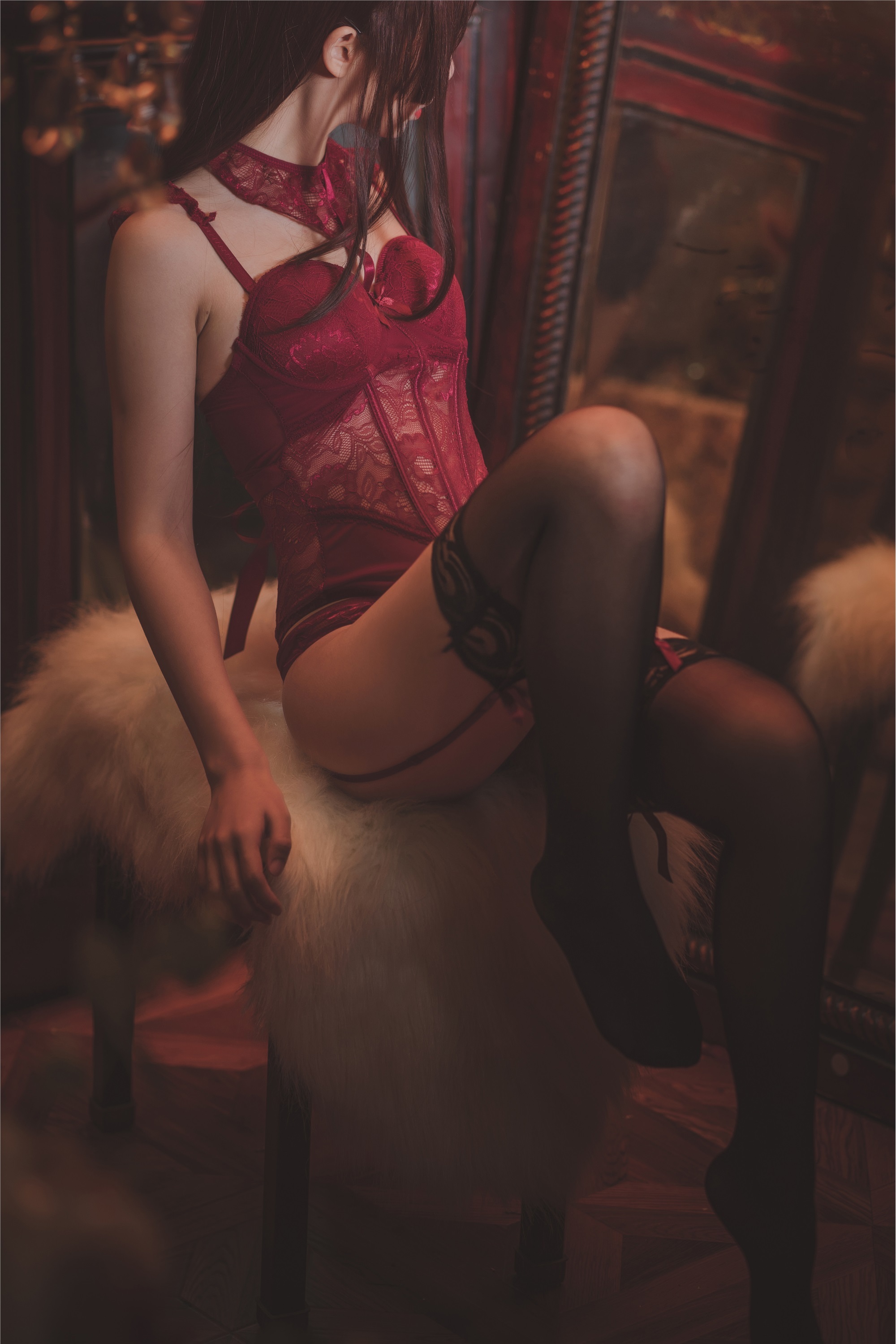 面饼仙儿 – 脑内少女 红色束衣