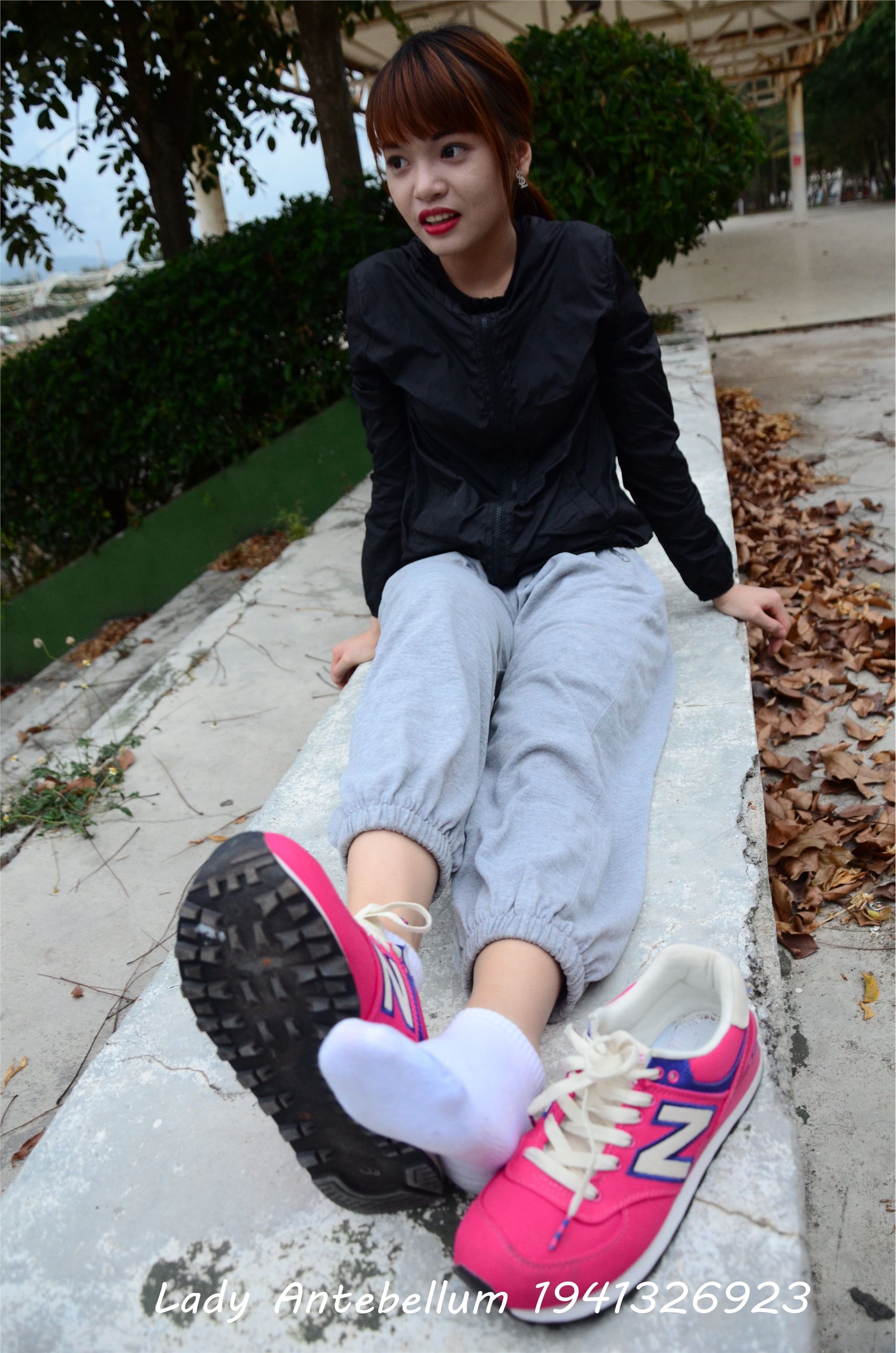 战前女神  恋足美腿棉袜女神级摄影套图 082