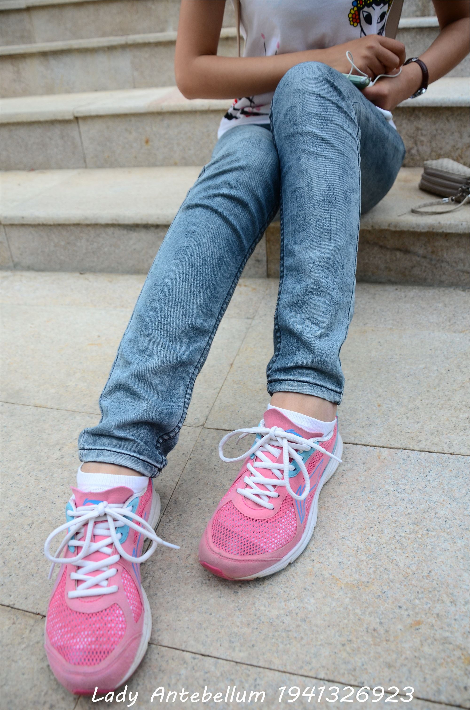 战前女神  恋足美腿棉袜女神级摄影套图 084