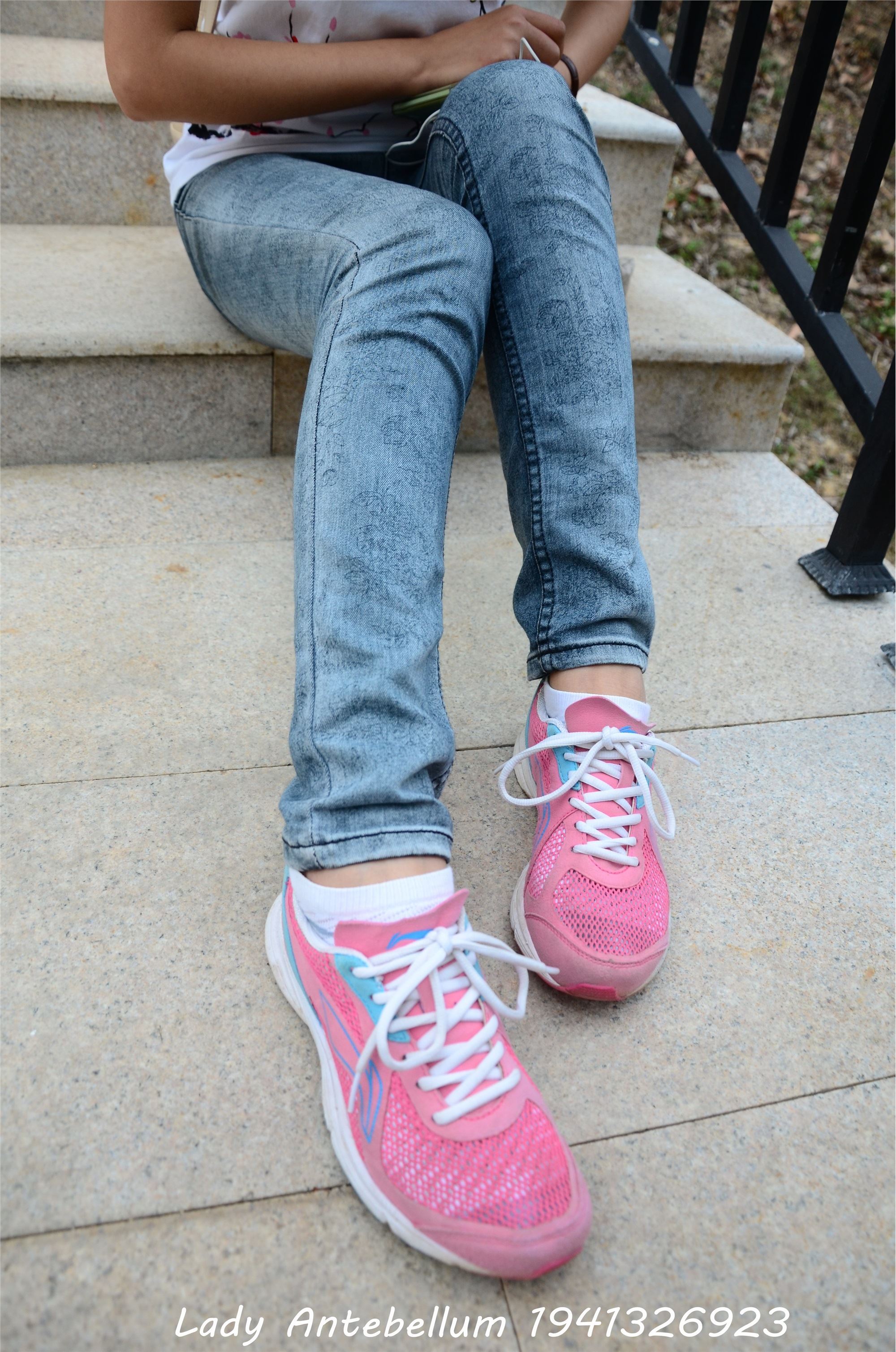 战前女神  恋足美腿棉袜女神级摄影套图 084