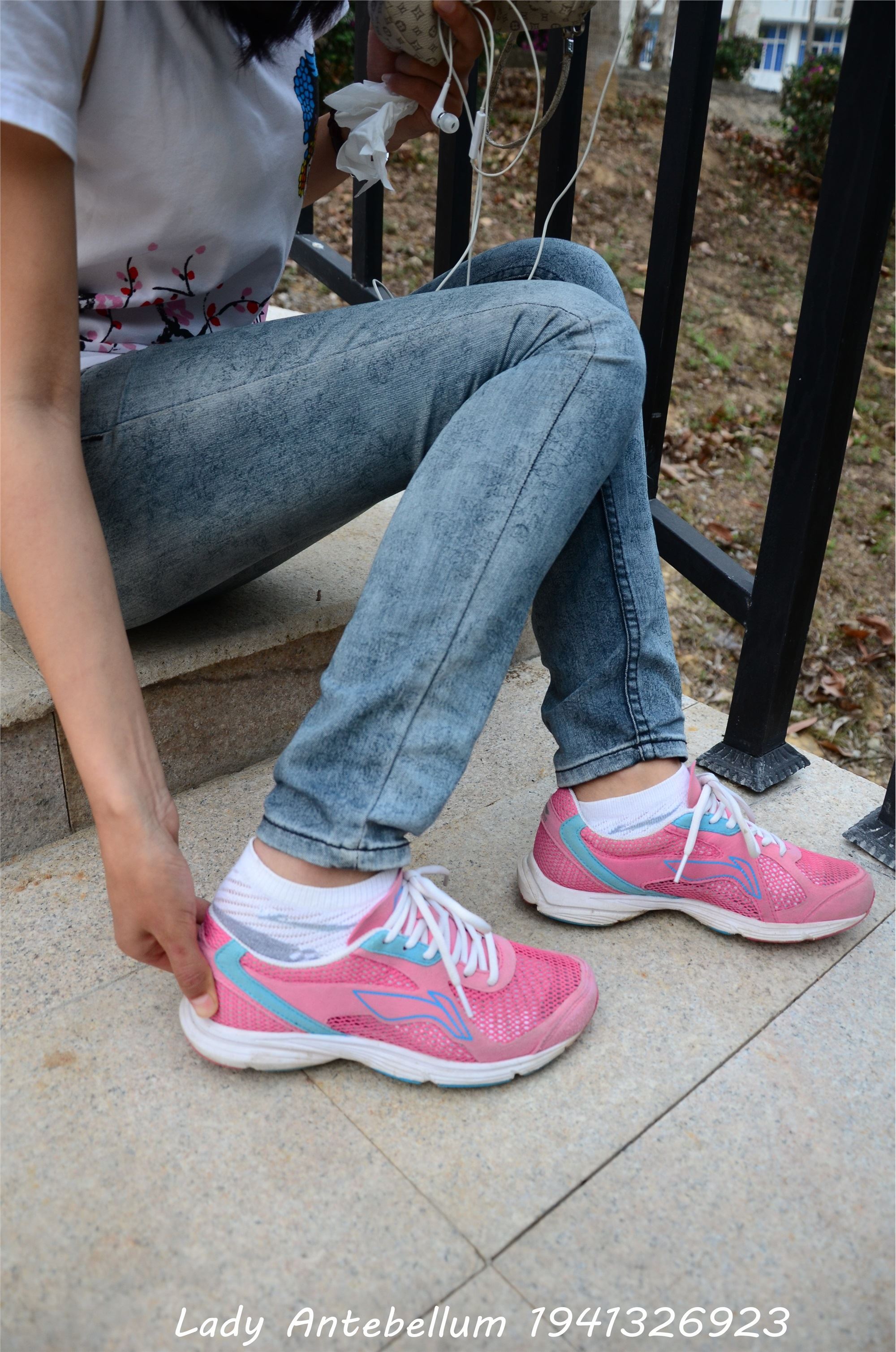 战前女神  恋足美腿棉袜女神级摄影套图 084