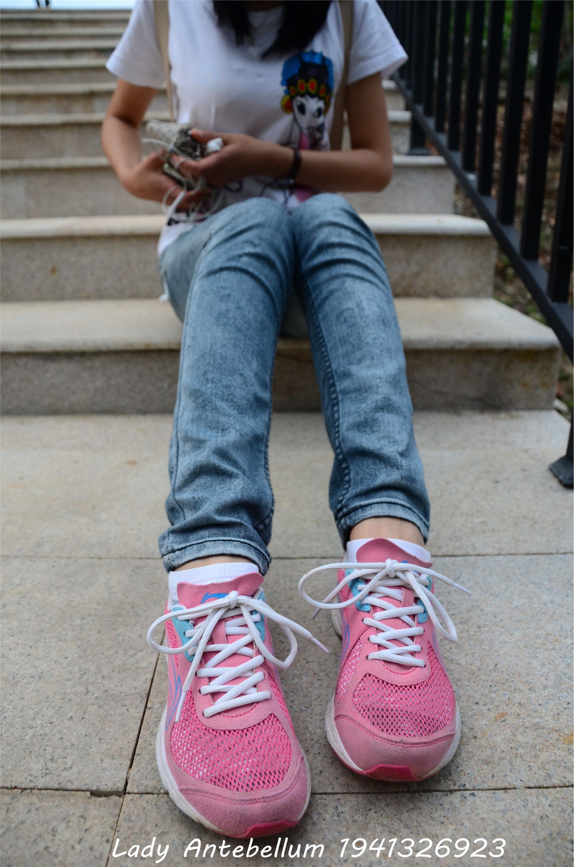 战前女神  恋足美腿棉袜女神级摄影套图 084