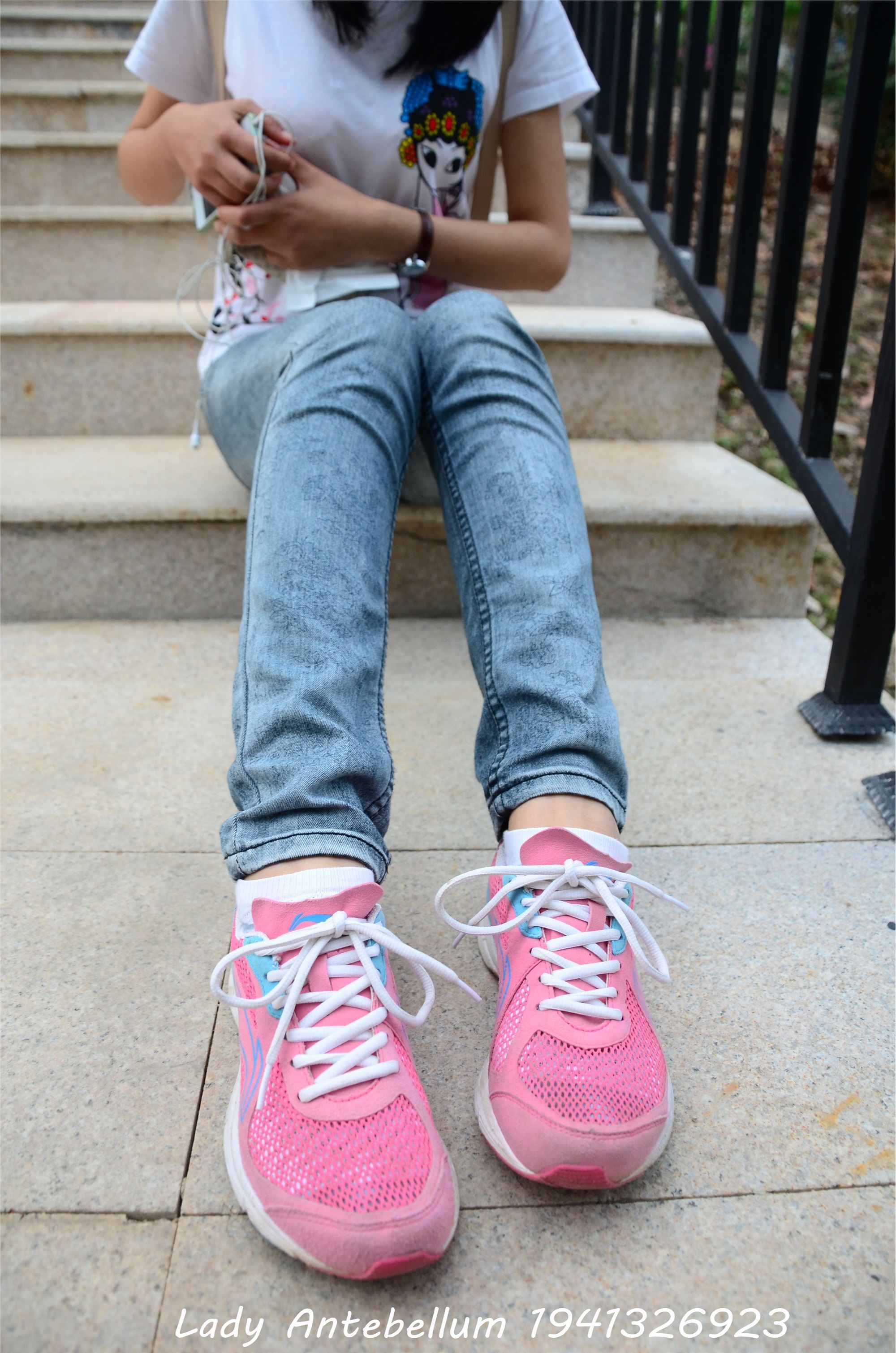 战前女神  恋足美腿棉袜女神级摄影套图 084