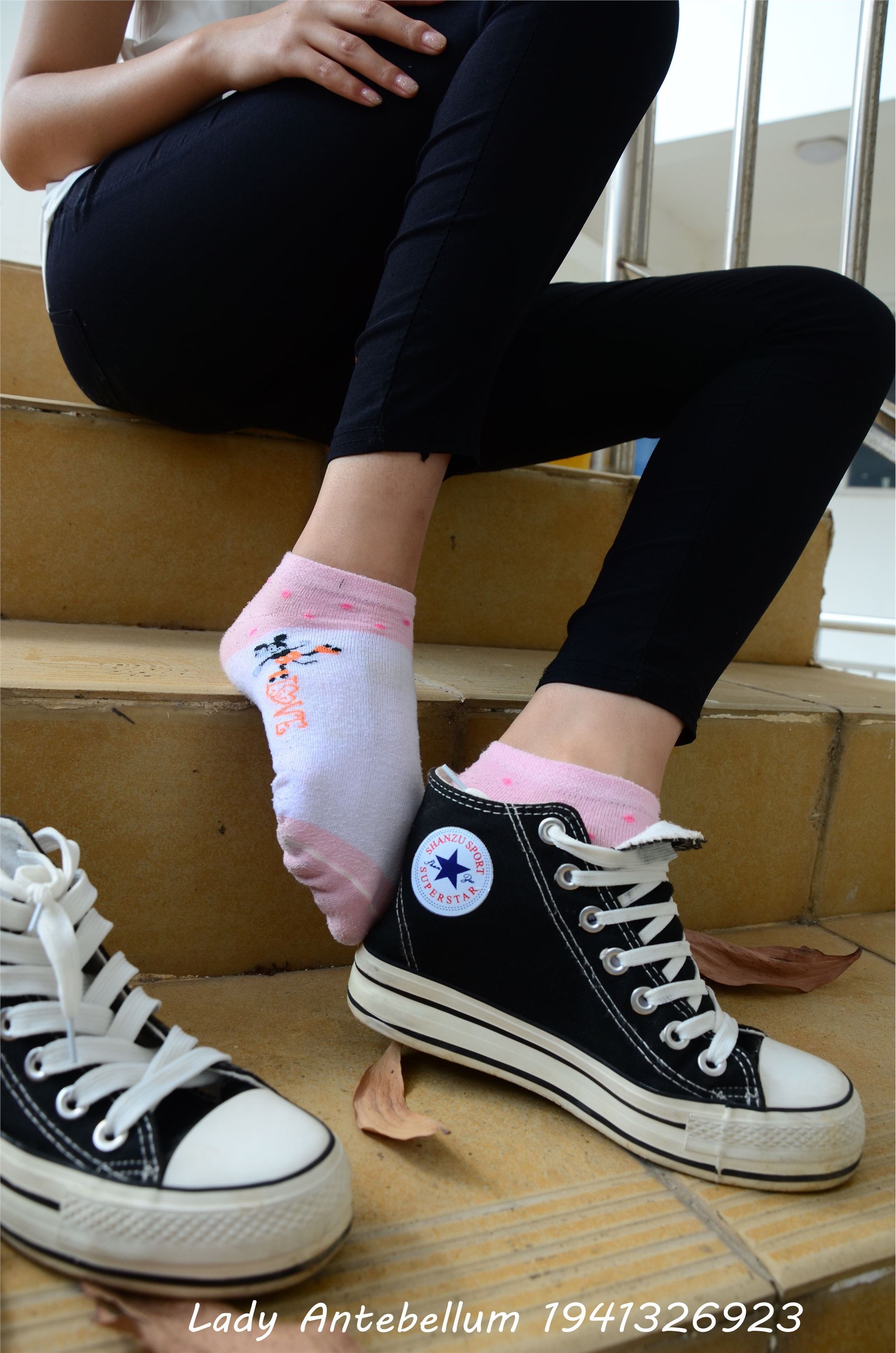 战前女神  恋足美腿棉袜女神级摄影套图 085