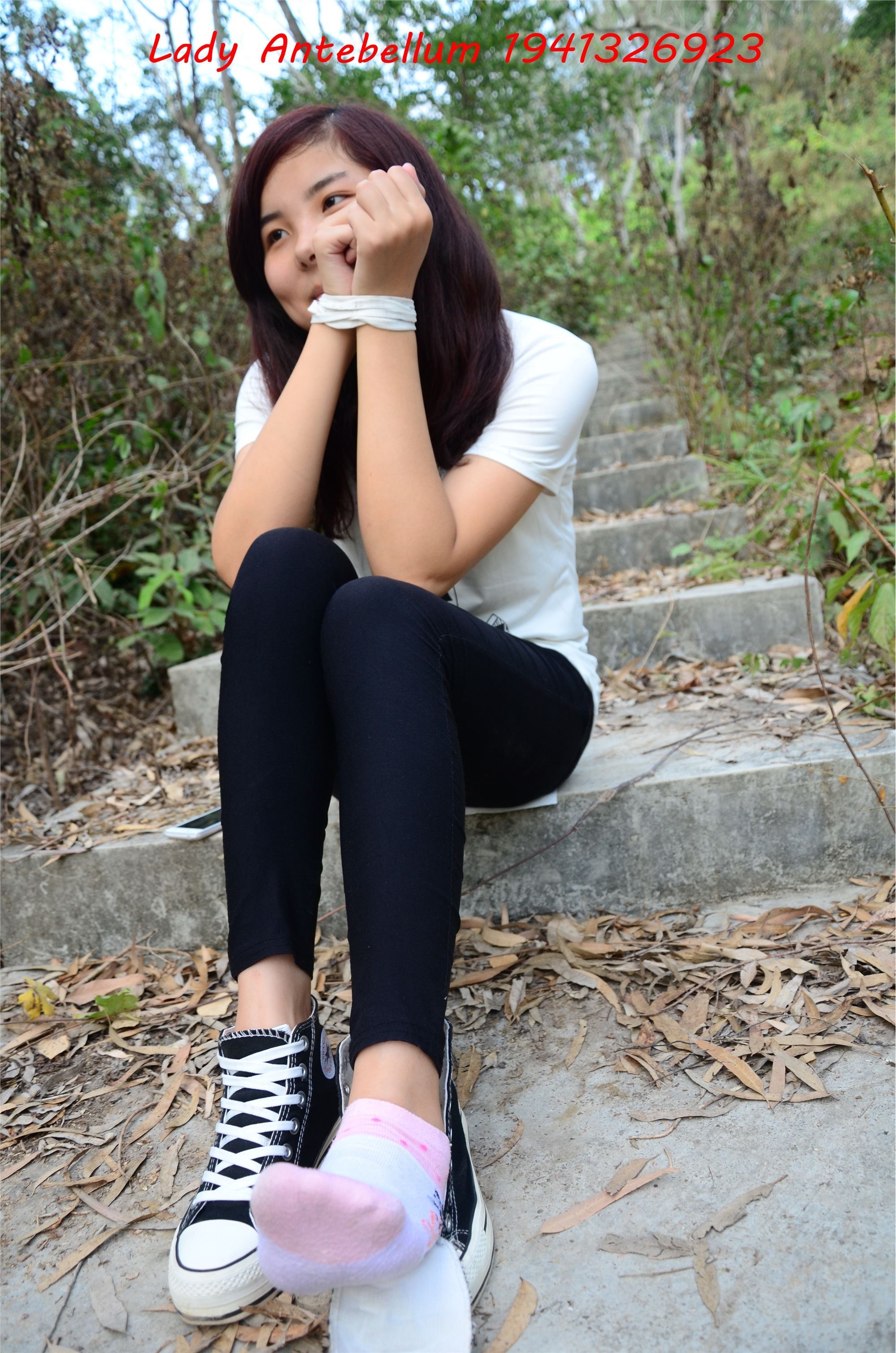 战前女神  恋足美腿棉袜女神级摄影套图 086