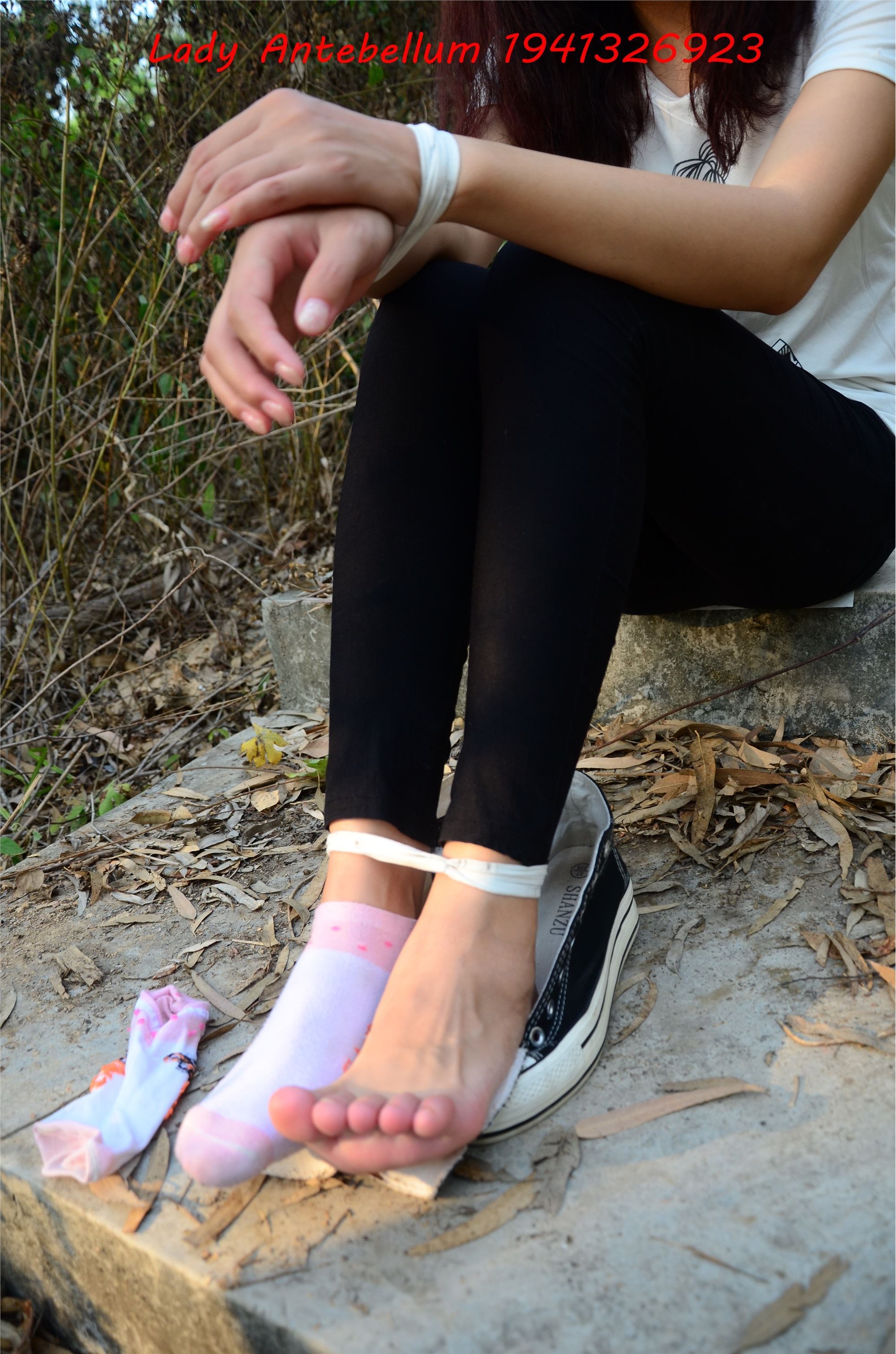 战前女神  恋足美腿棉袜女神级摄影套图 086