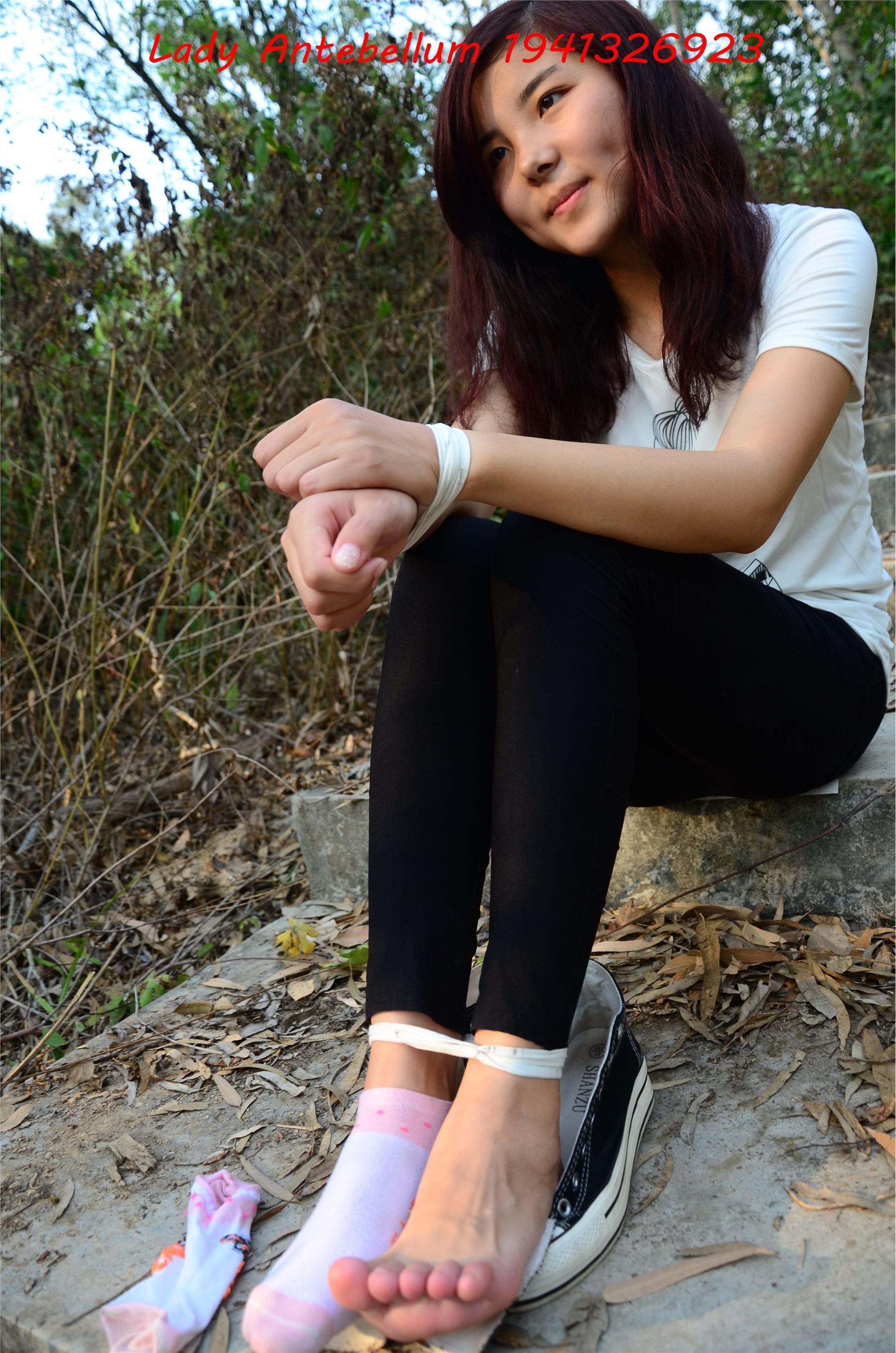 战前女神  恋足美腿棉袜女神级摄影套图 086