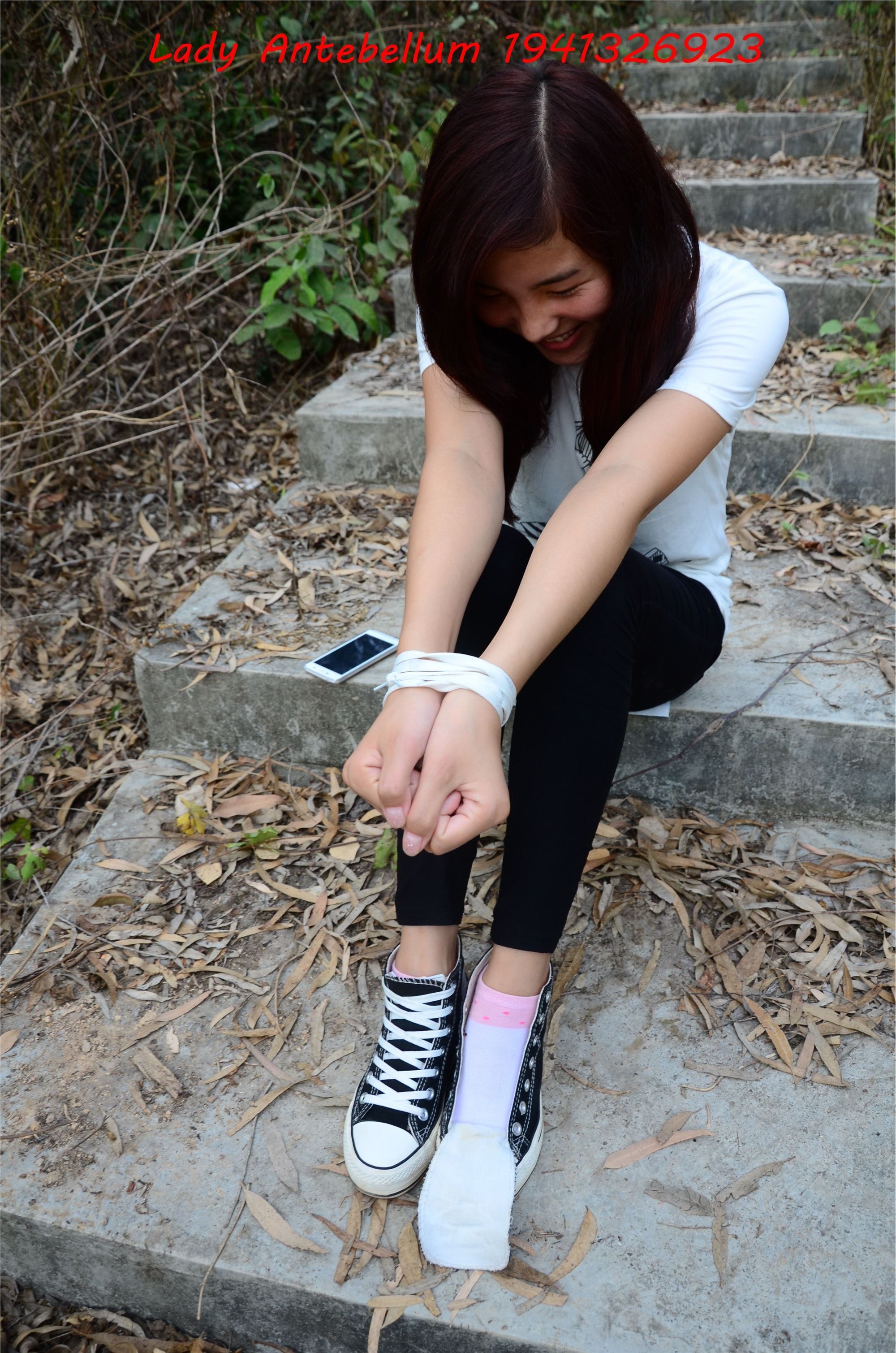 战前女神  恋足美腿棉袜女神级摄影套图 086