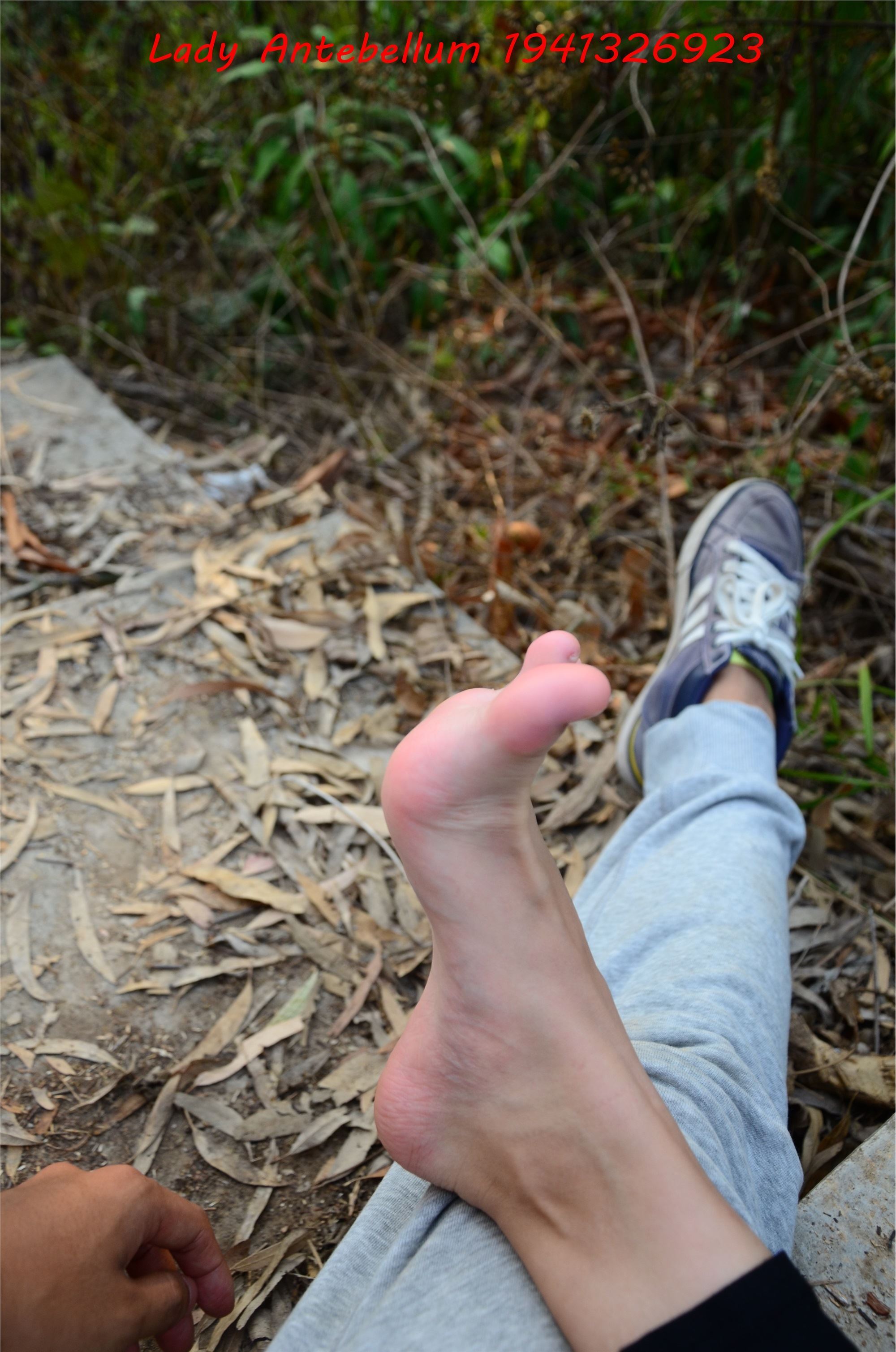 战前女神  恋足美腿棉袜女神级摄影套图 086