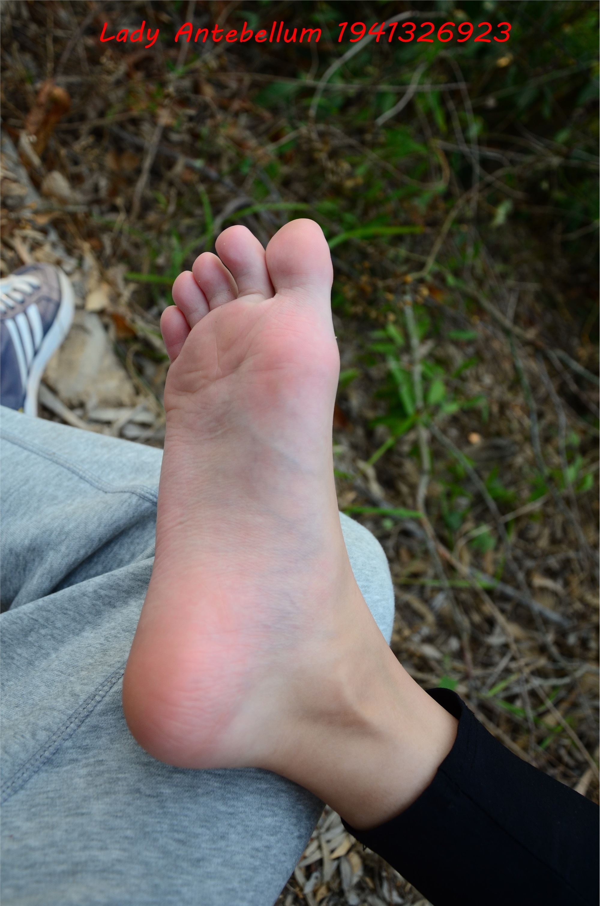 战前女神  恋足美腿棉袜女神级摄影套图 086