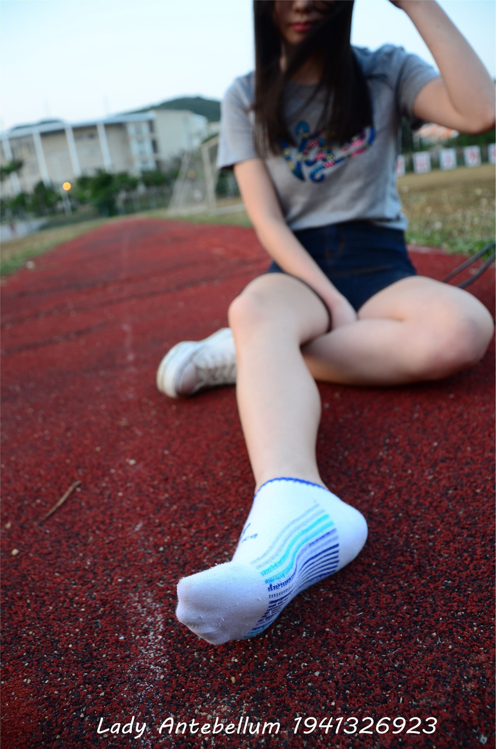 战前女神  恋足美腿棉袜女神级摄影套图 087