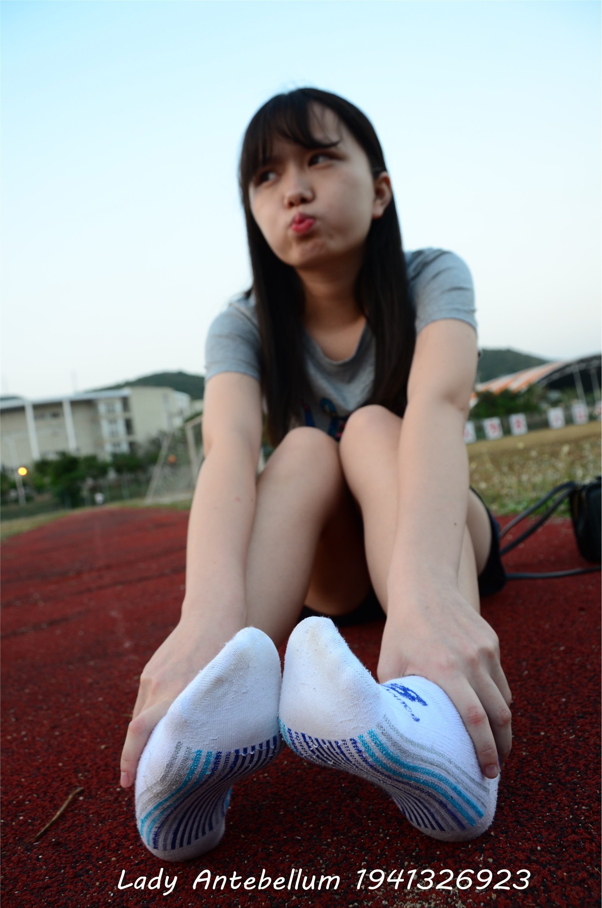 战前女神  恋足美腿棉袜女神级摄影套图 087