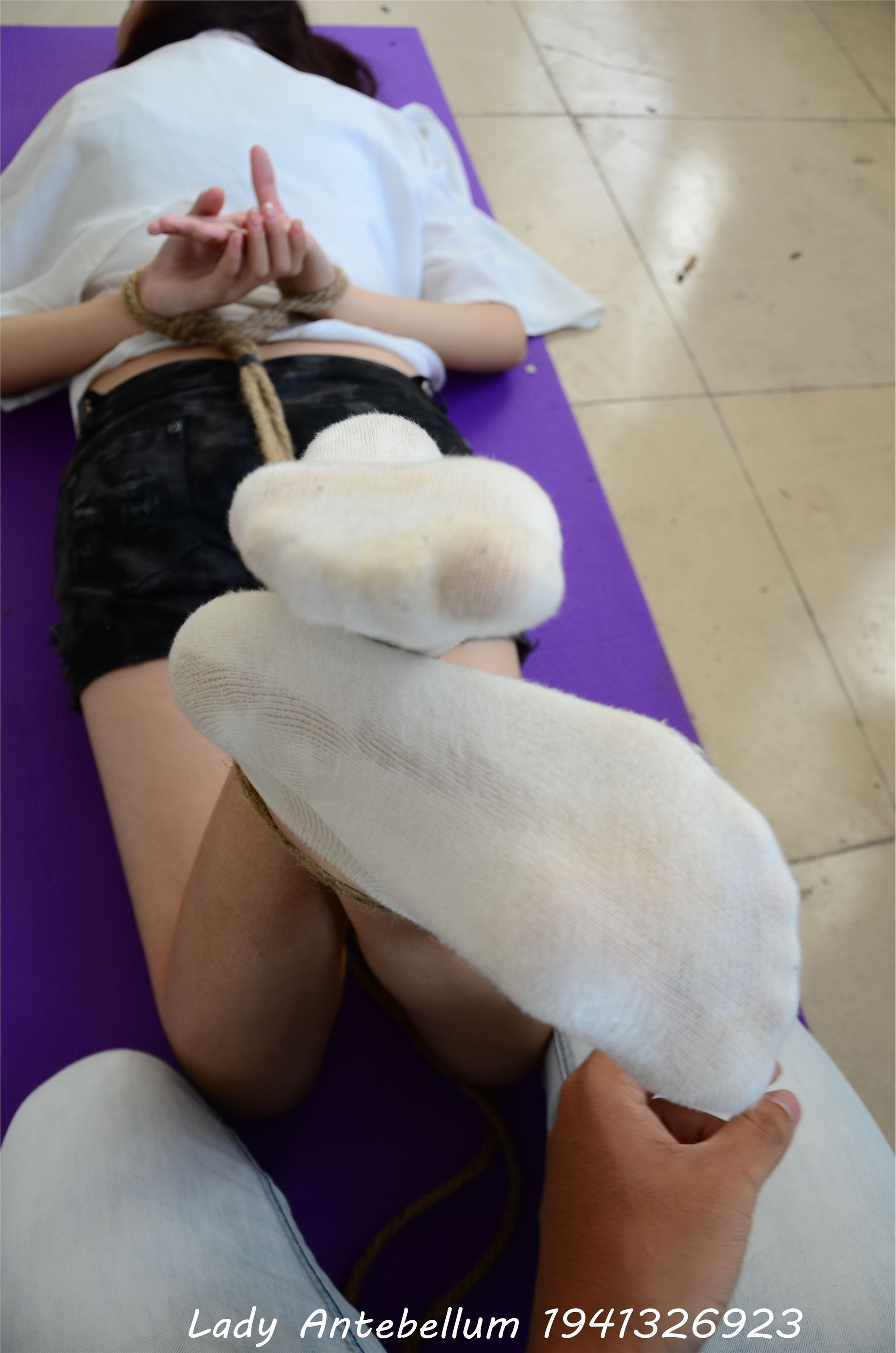 战前女神  恋足美腿棉袜女神级摄影套图 088