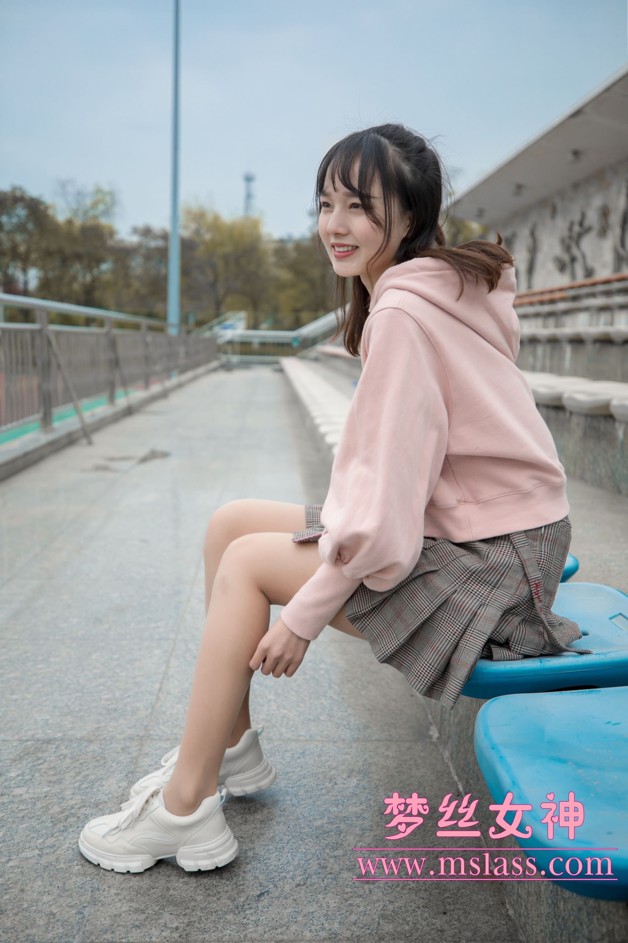 MSLASS梦丝女神  2019.04.23 操场的校花小甜心 玥玥