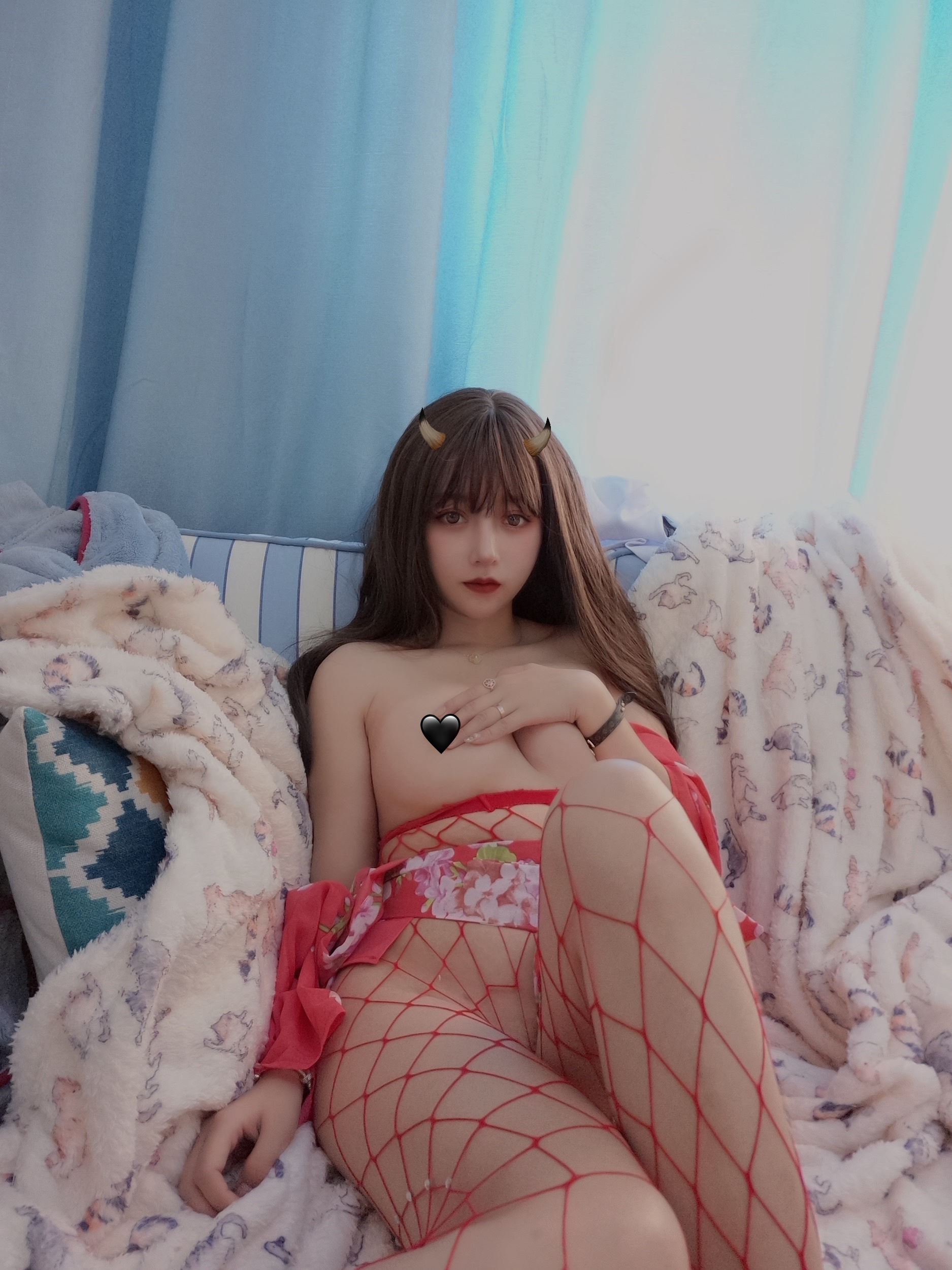 过期米线线喵 红色网袜