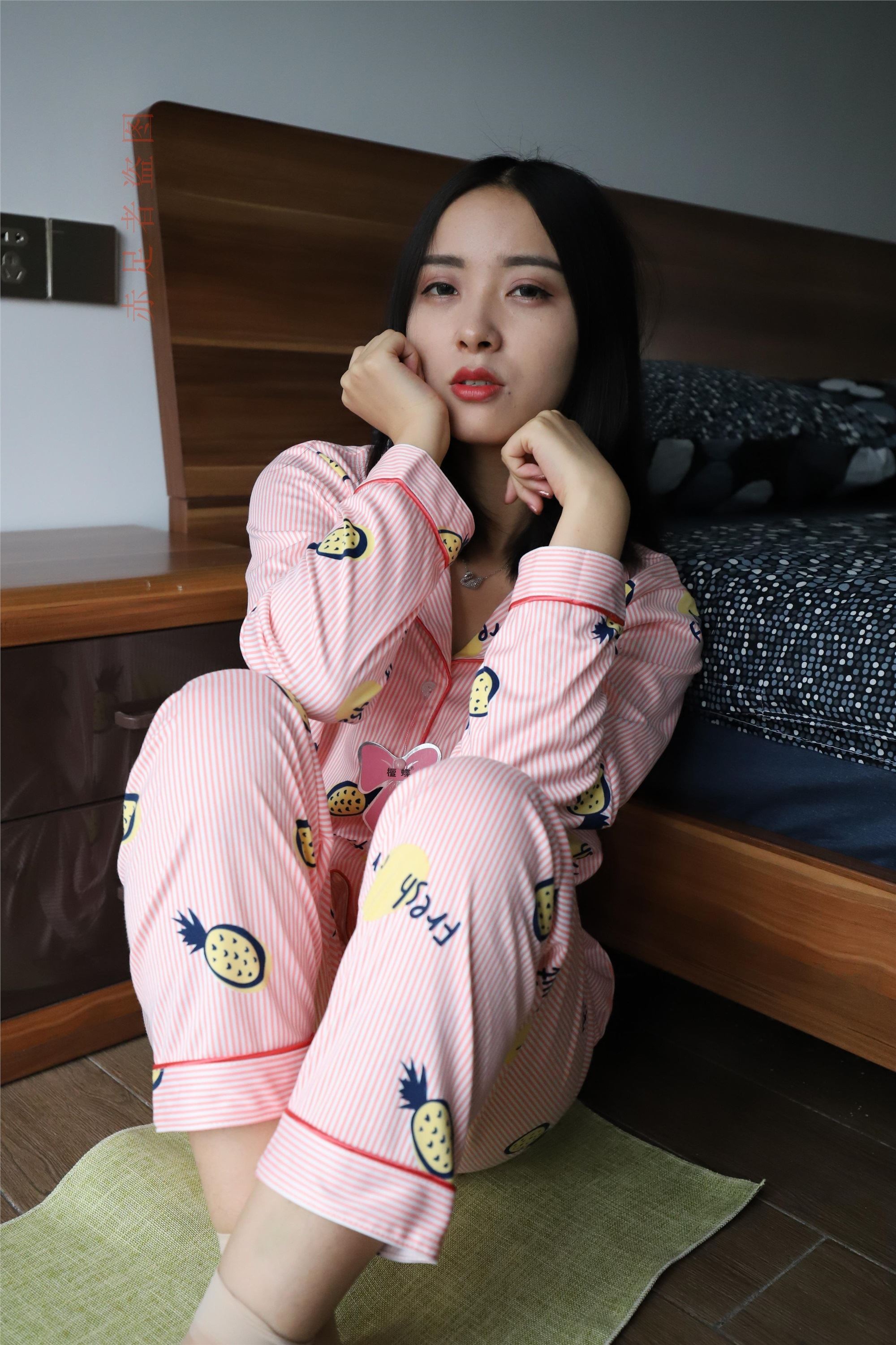 大西瓜套图 2018 6月活动模特2  尝试搭讪 短si 船袜1