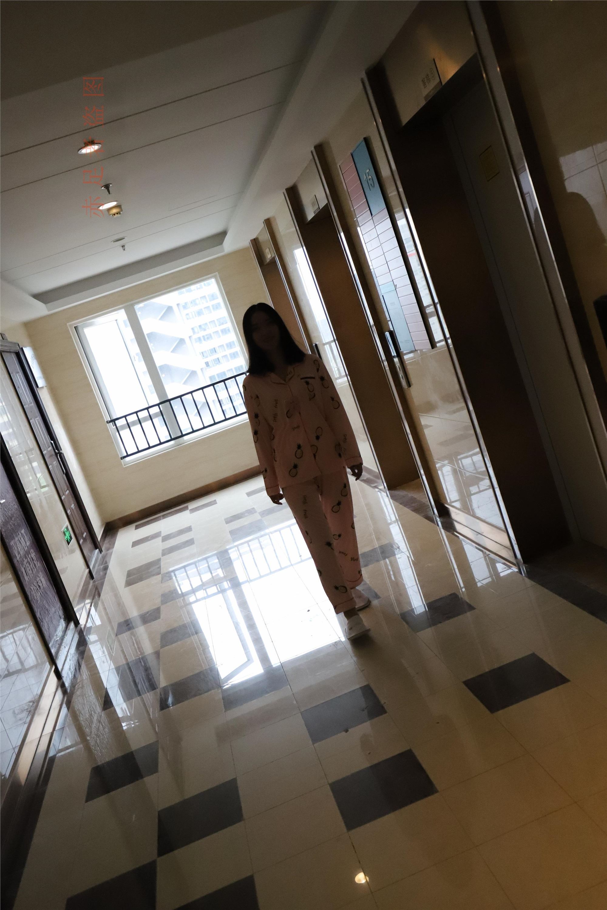 大西瓜套图 2018 6月活动模特2  尝试搭讪 短si 船袜2