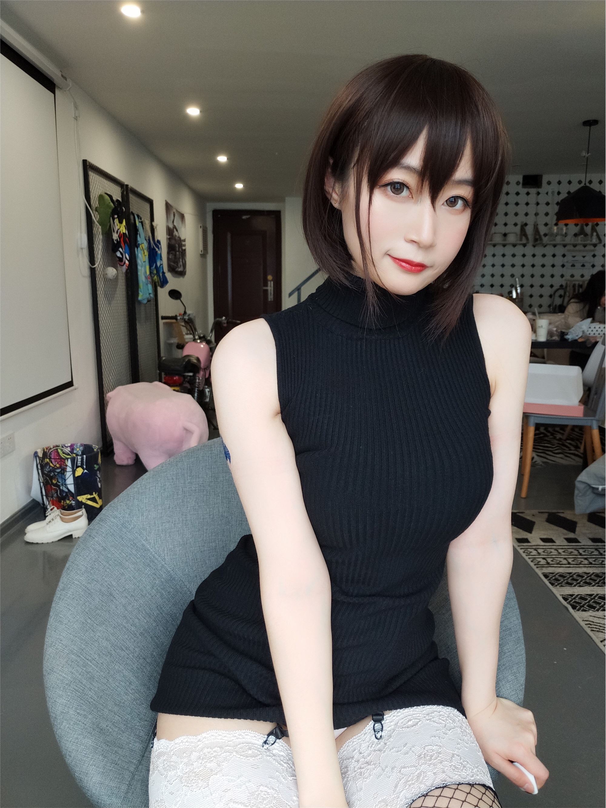 Coser小姐姐白银 – 黑色包臀裙