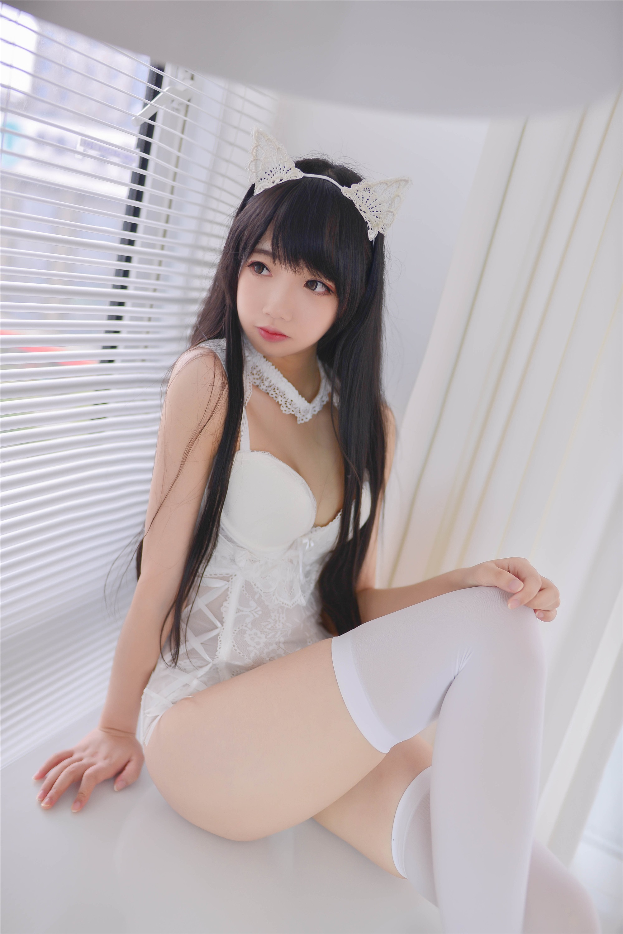 Cos小姐姐雪琪 – 猫系少女白猫