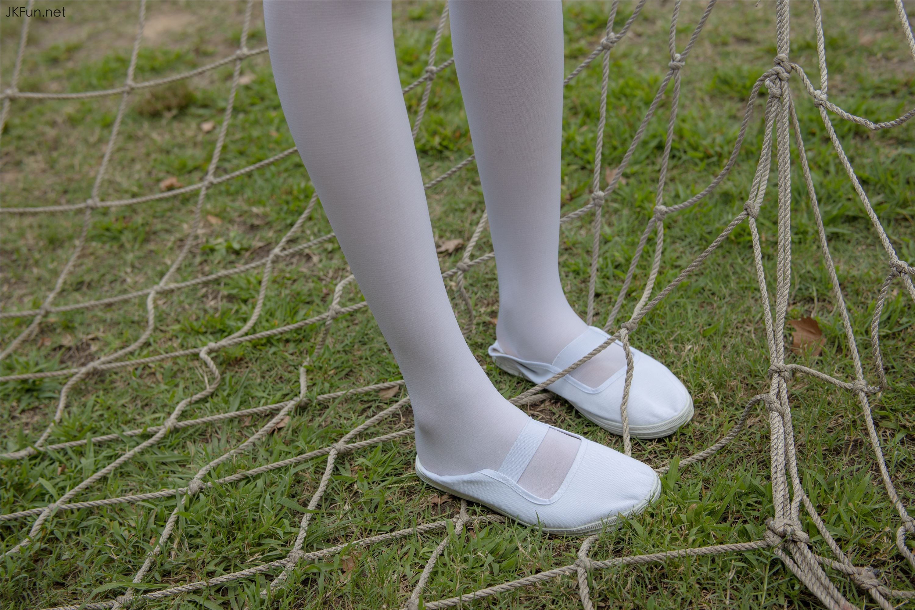 森萝财团萝莉丝足写真 JKFUN-019 80D白丝 外景体操服