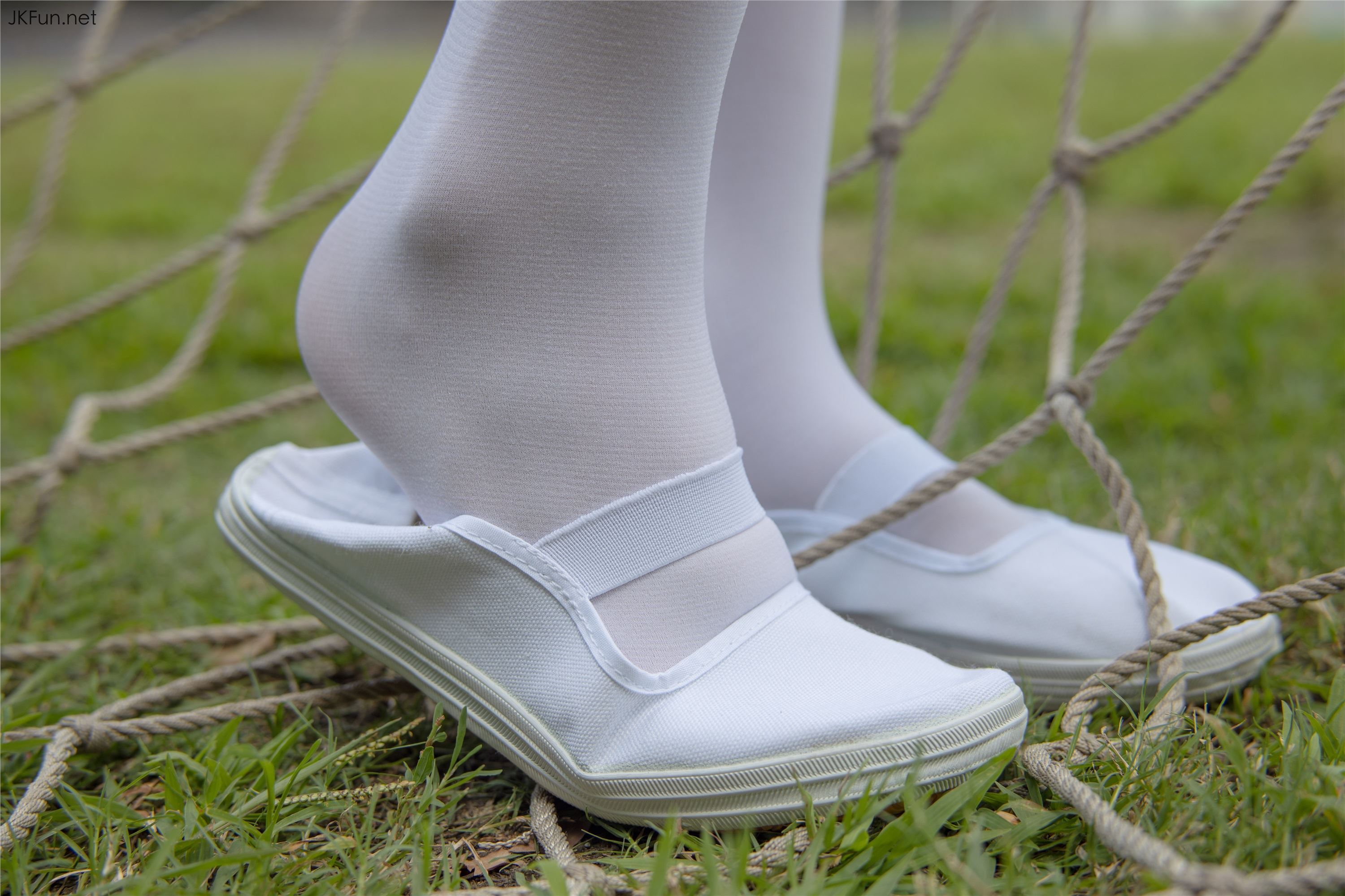 森萝财团萝莉丝足写真 JKFUN-019 80D白丝 外景体操服