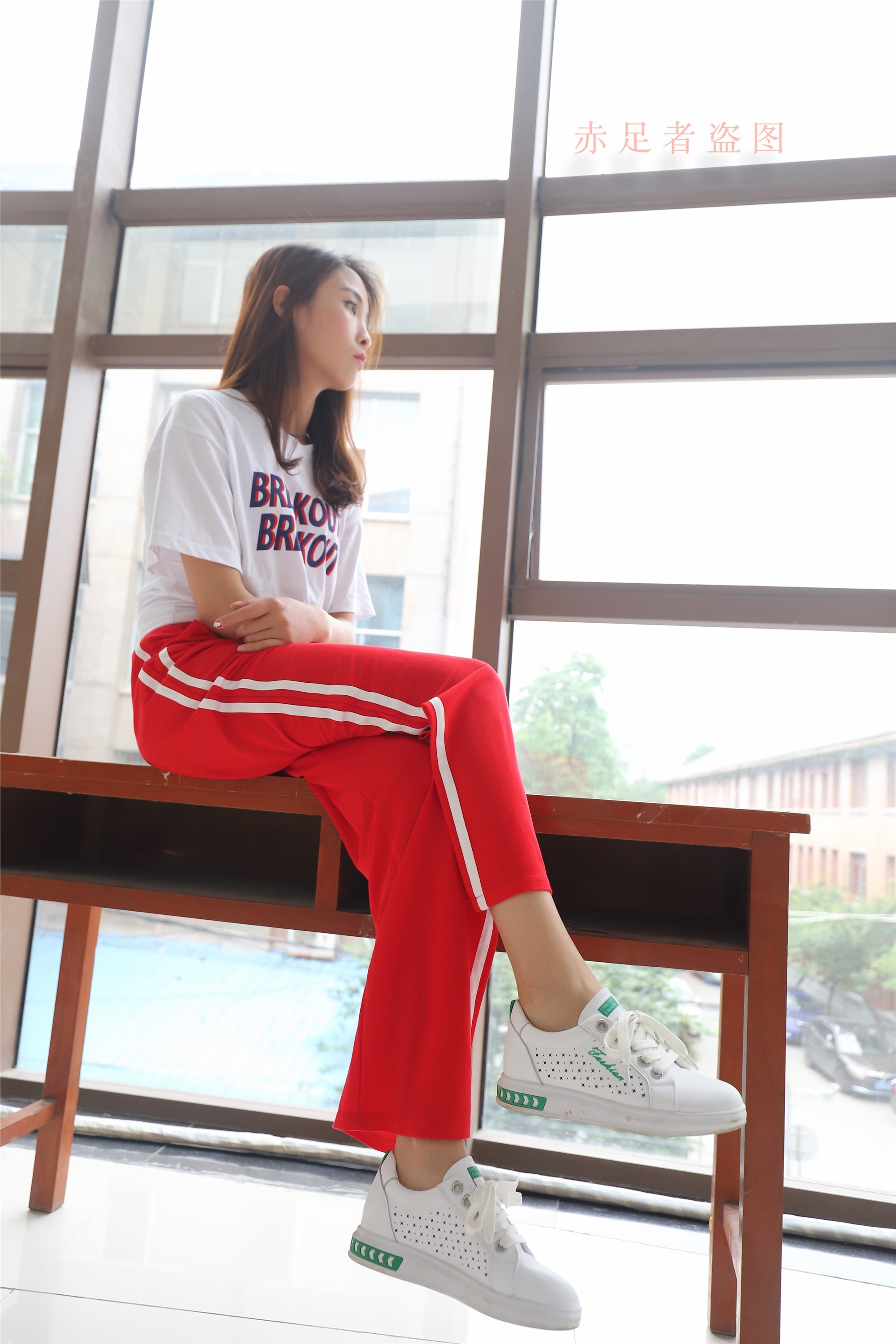 大西瓜套图 2018 6月活动模特1   纯船袜