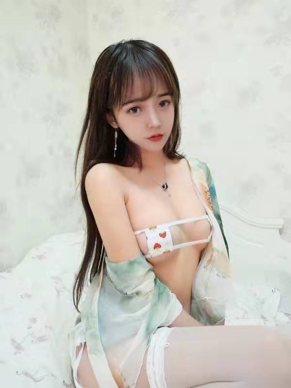 过期米线线喵 绿色衣服