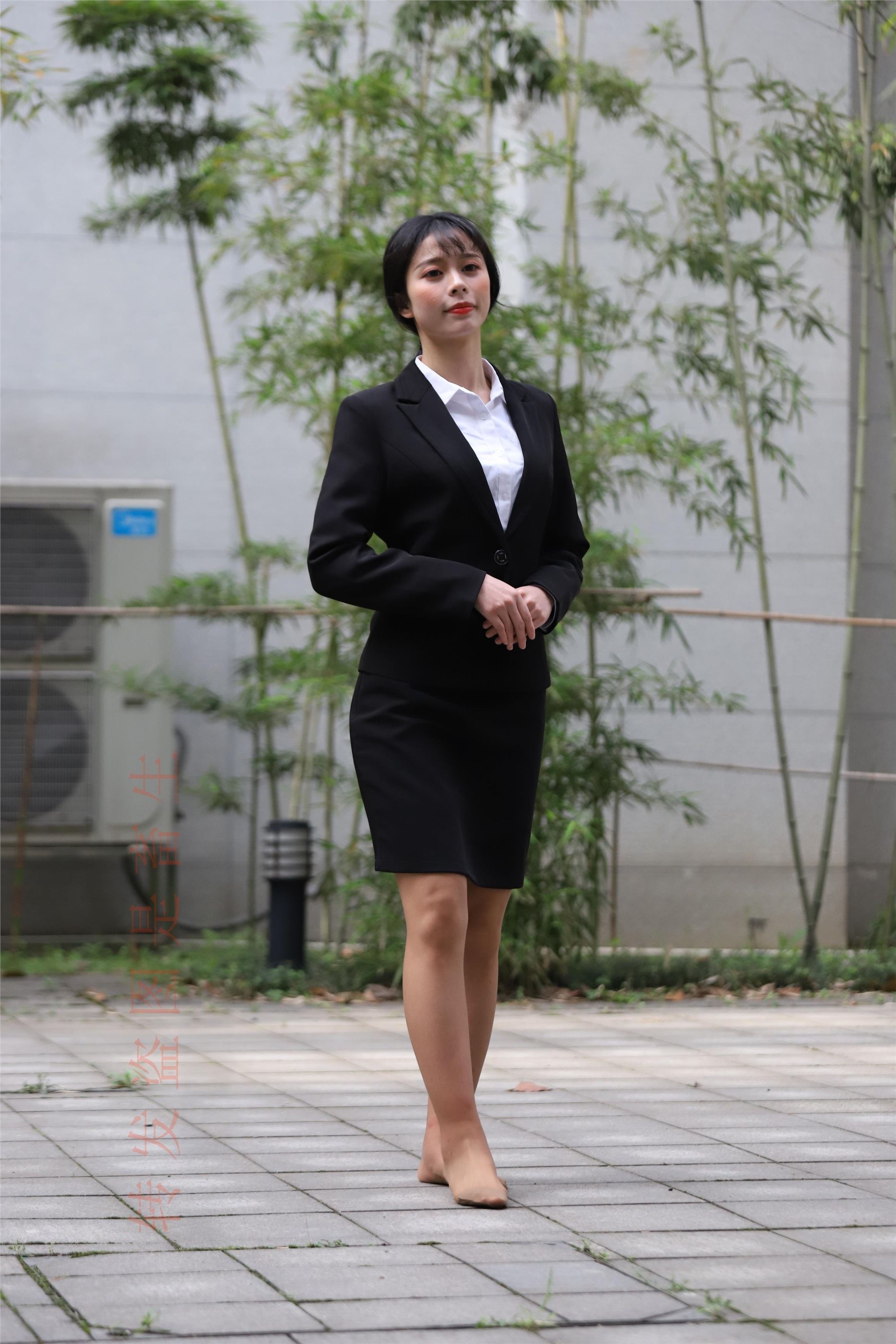 大西瓜套图  2018 4月活动 模特二 职业装薄灰