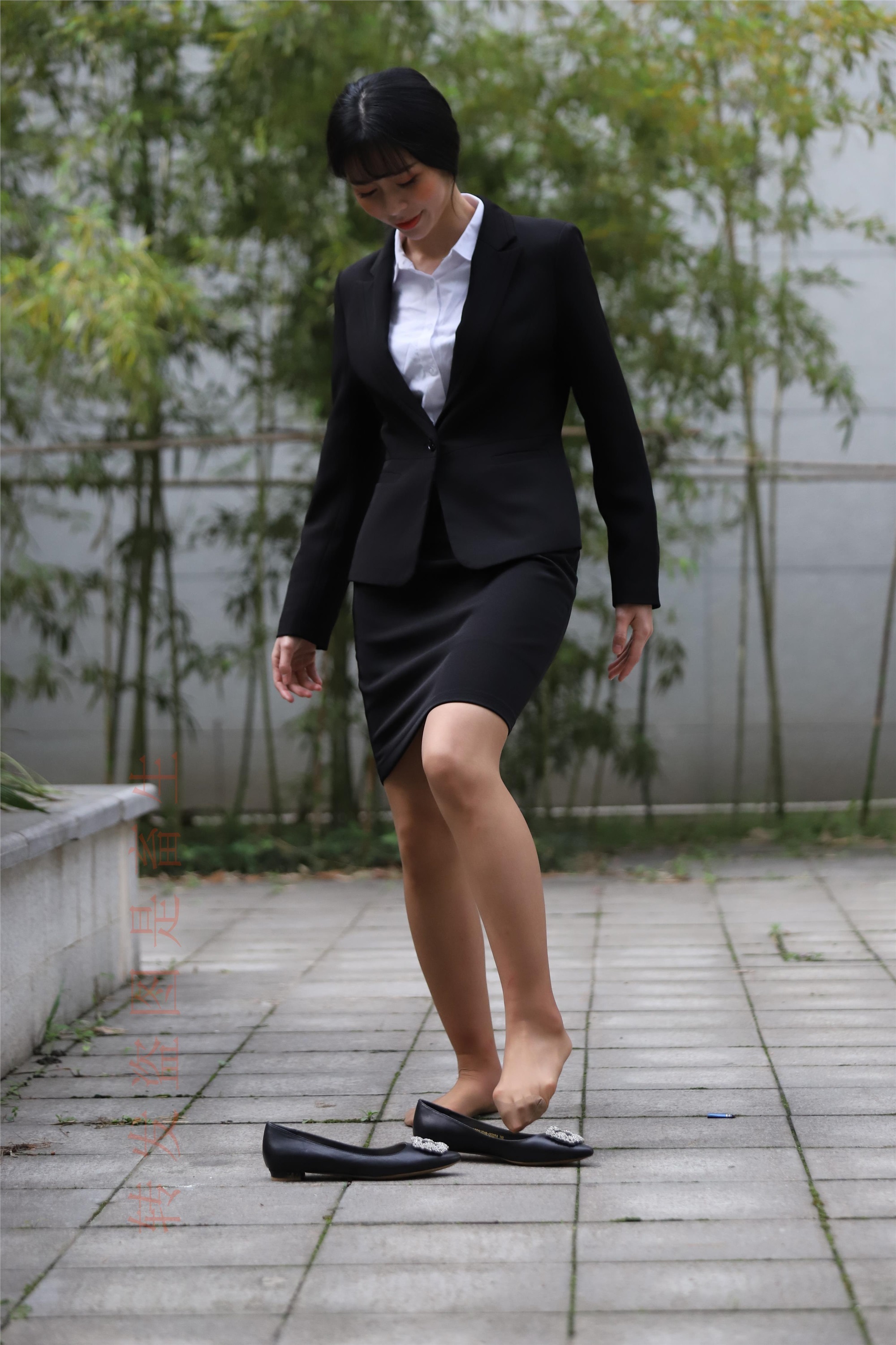 大西瓜套图  2018 4月活动 模特二 职业装薄灰