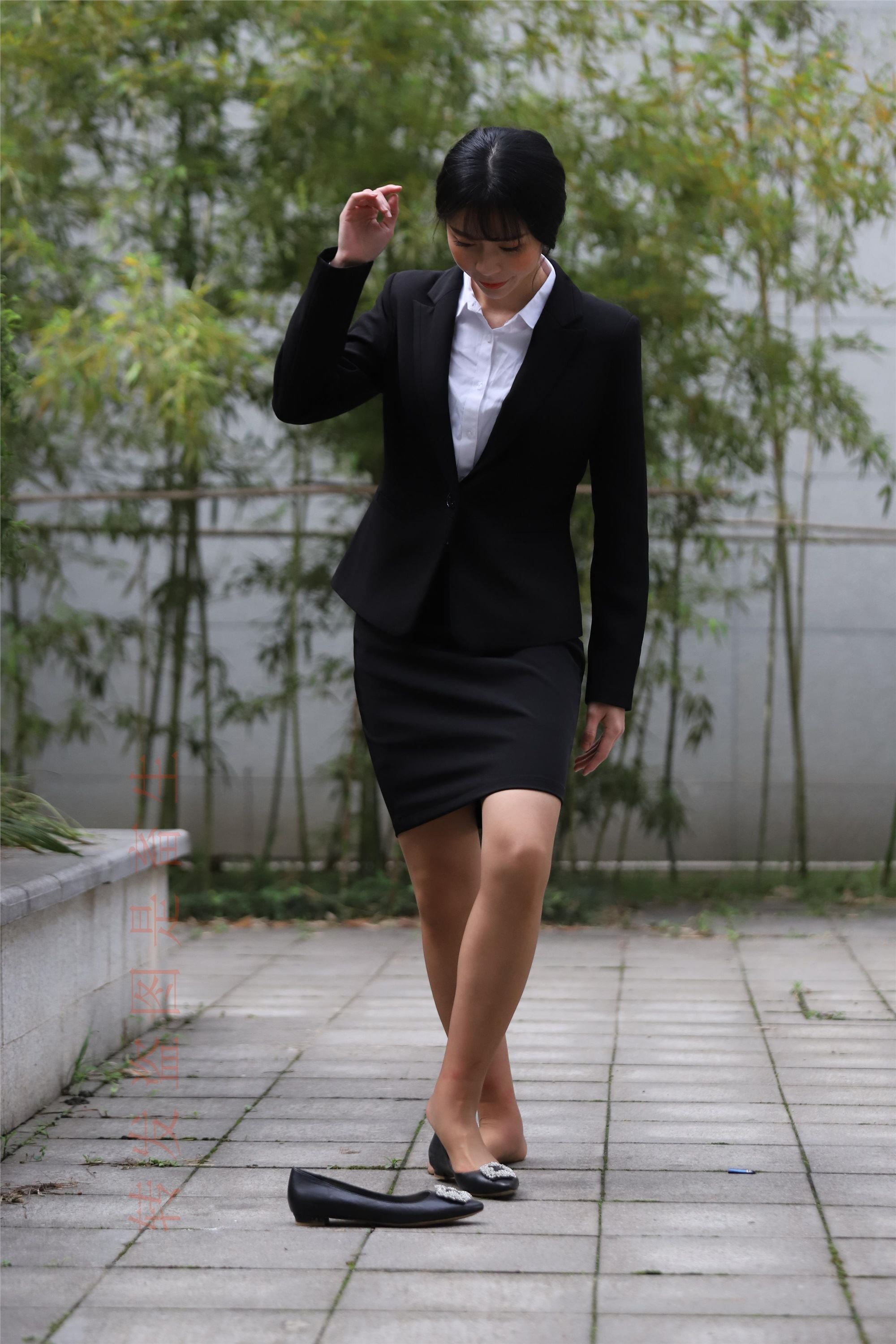 大西瓜套图  2018 4月活动 模特二 职业装薄灰