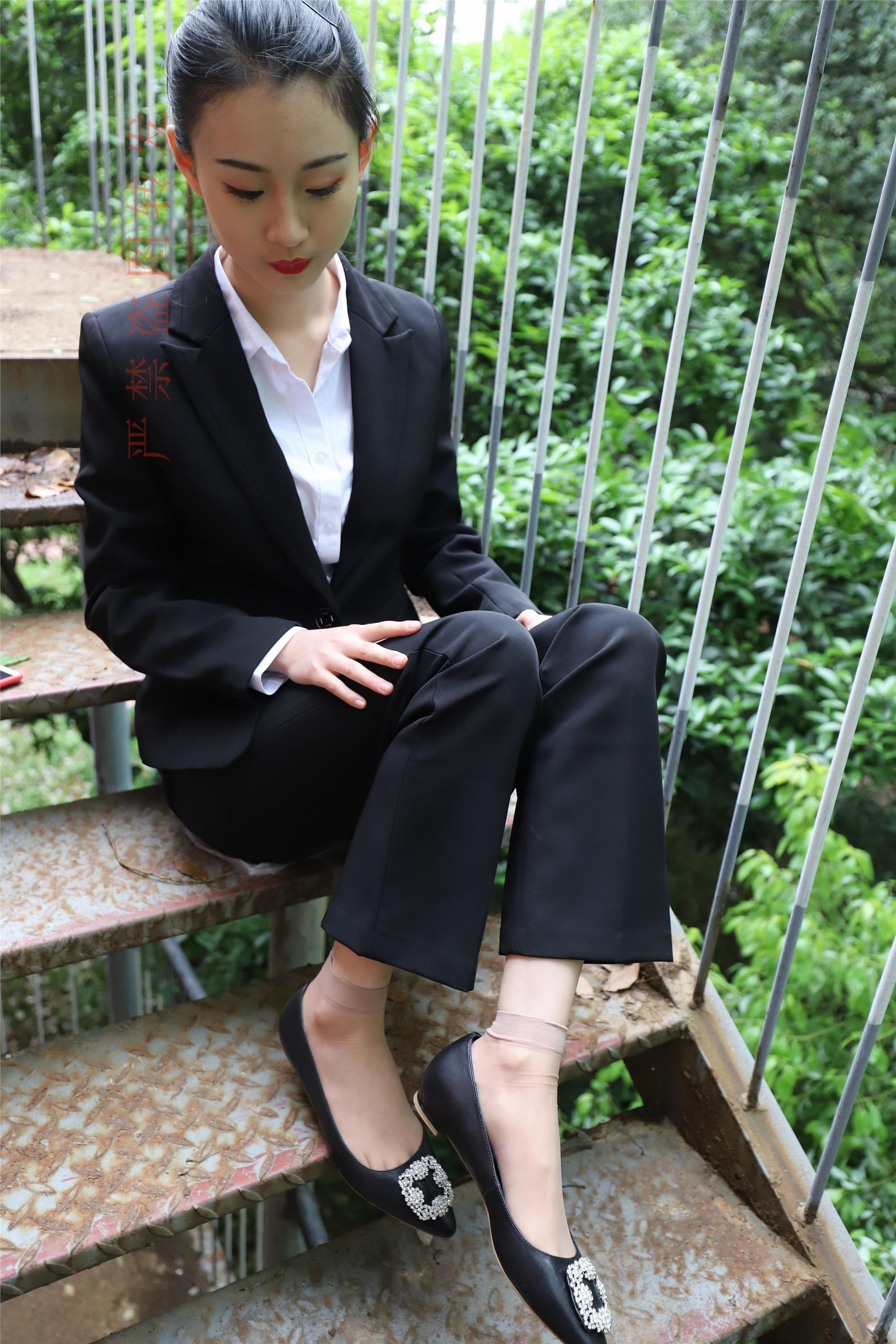 大西瓜套图  2018 4月活动 模特一 制服长裤1