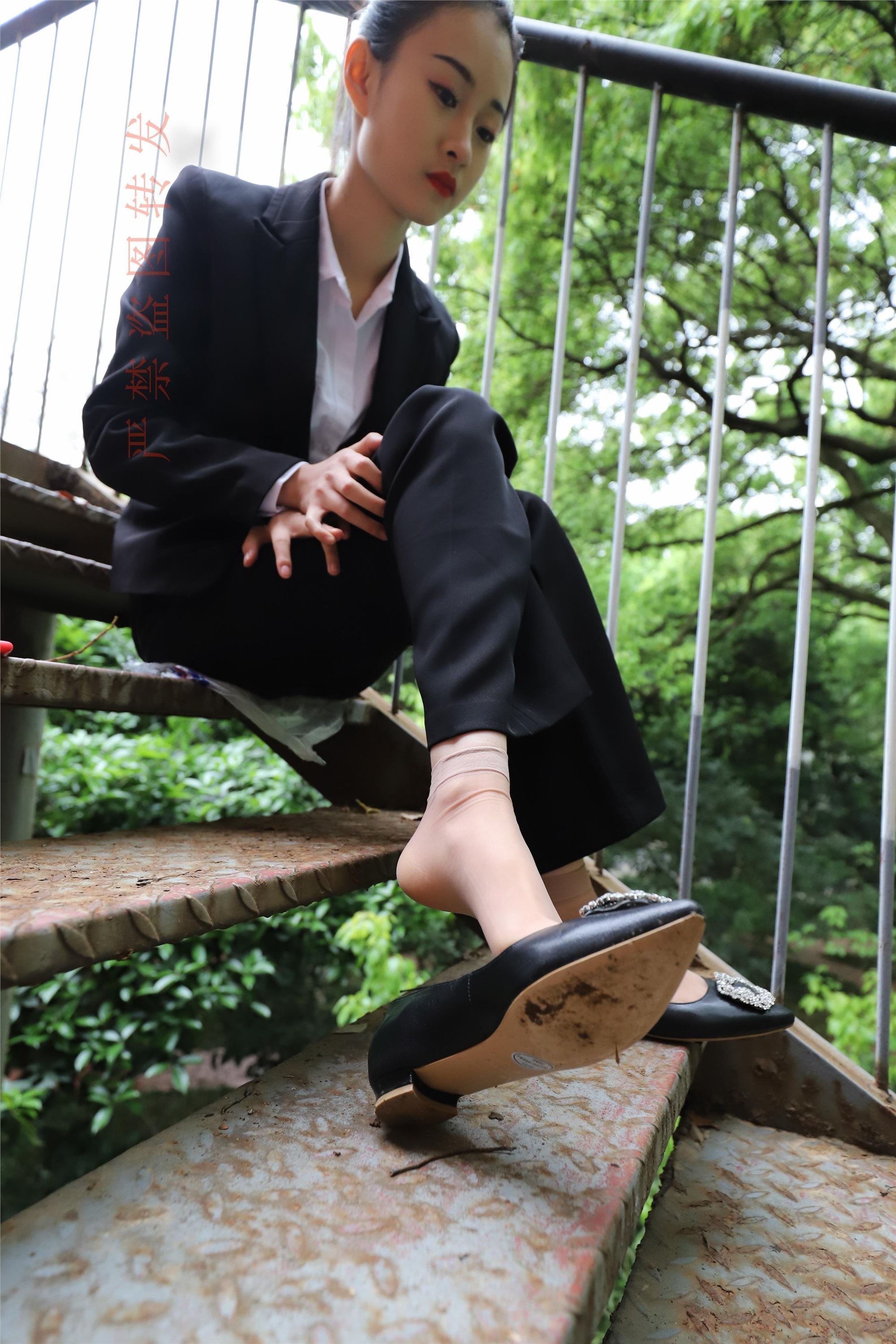 大西瓜套图  2018 4月活动 模特一 制服长裤2