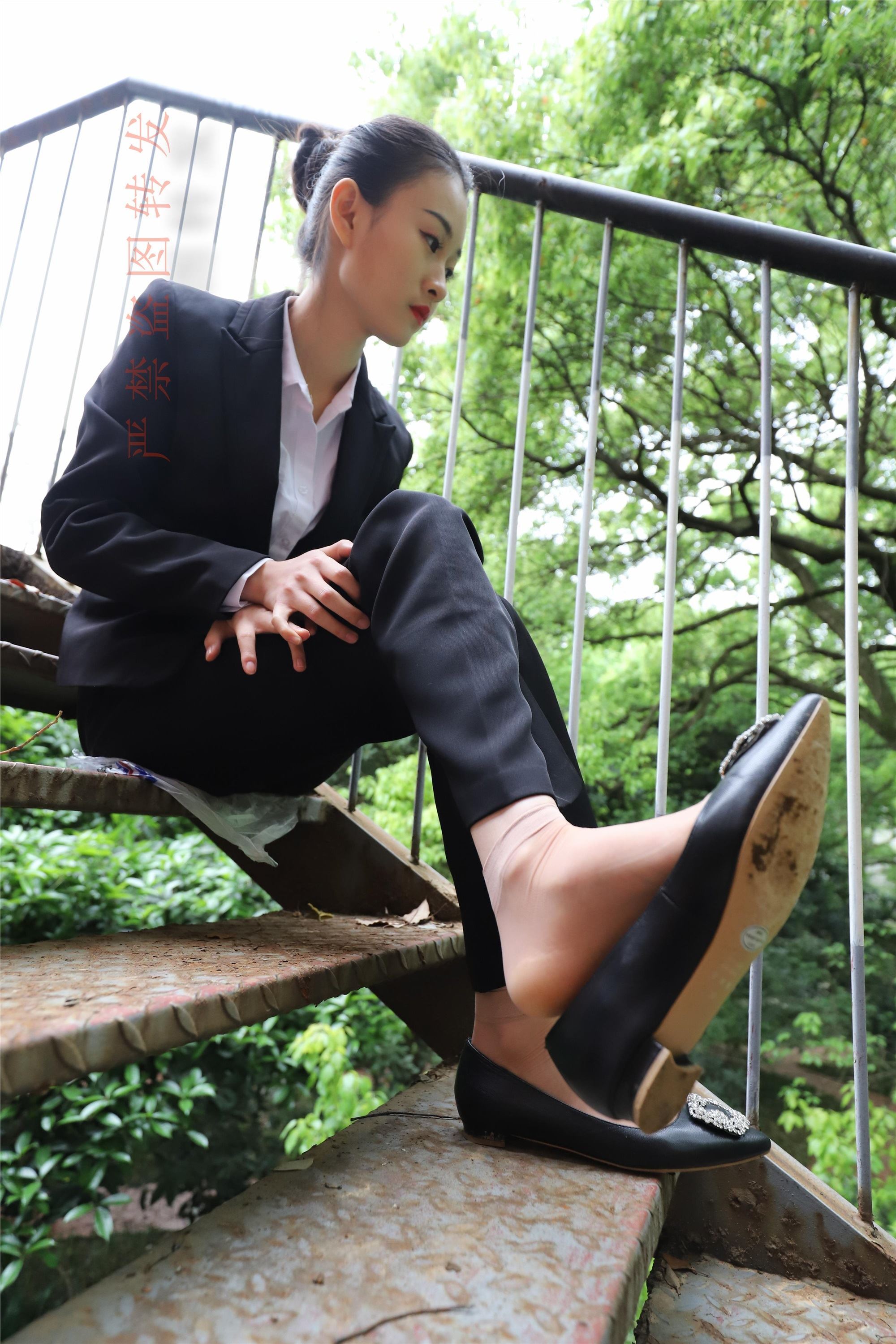 大西瓜套图  2018 4月活动 模特一 制服长裤2