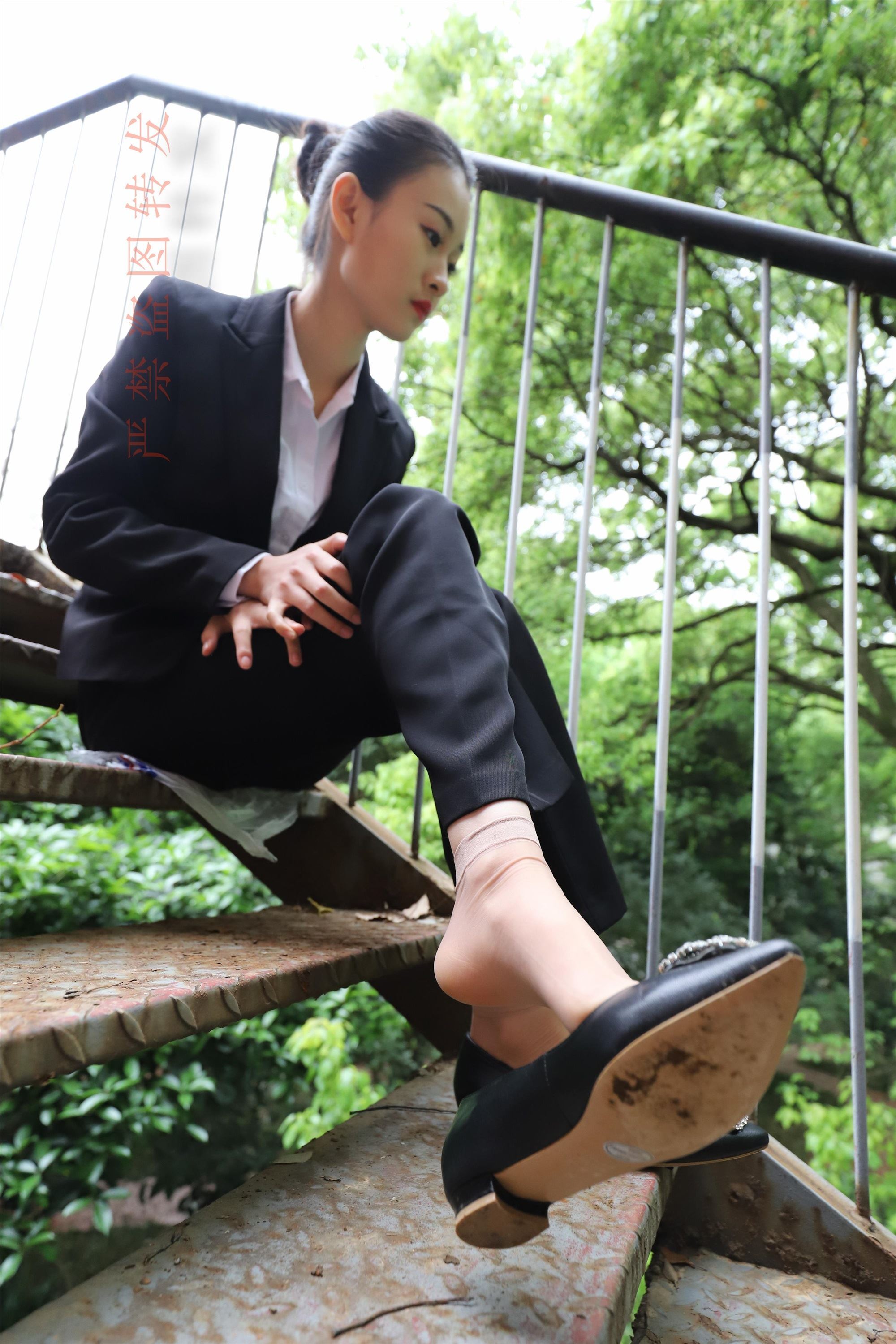 大西瓜套图  2018 4月活动 模特一 制服长裤2