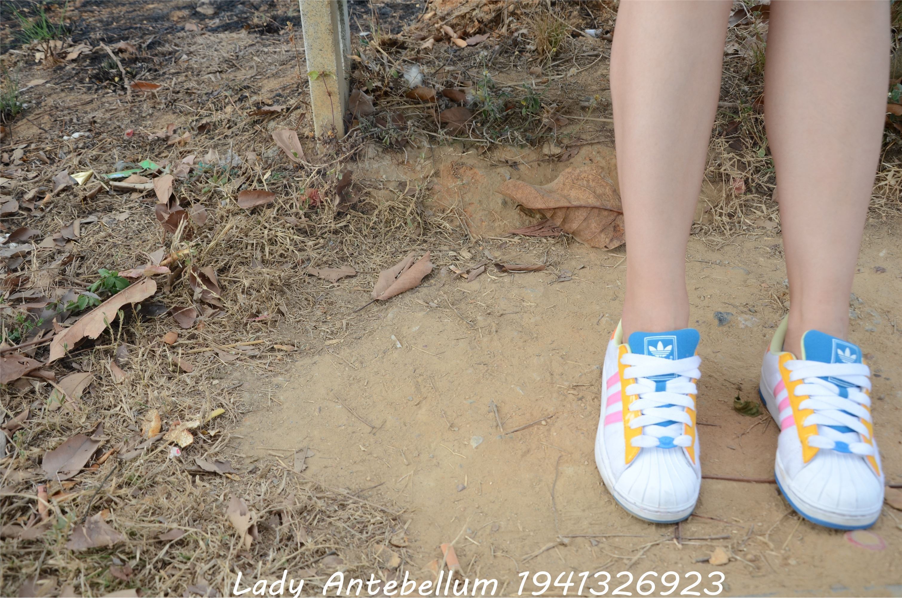 战前女神  恋足美腿棉袜女神级摄影套图 097