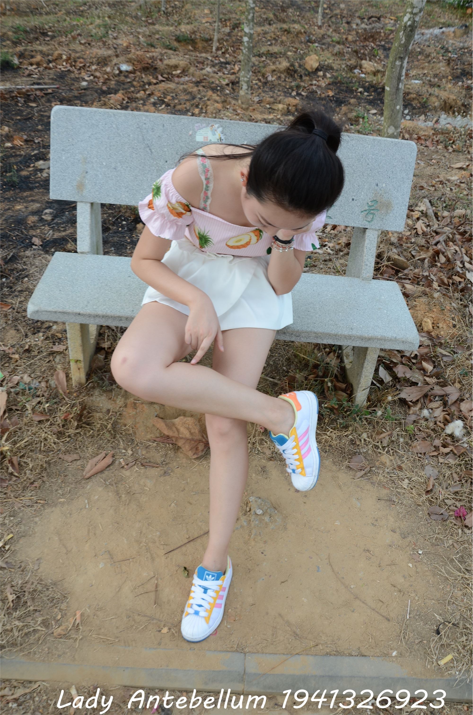 战前女神  恋足美腿棉袜女神级摄影套图 097