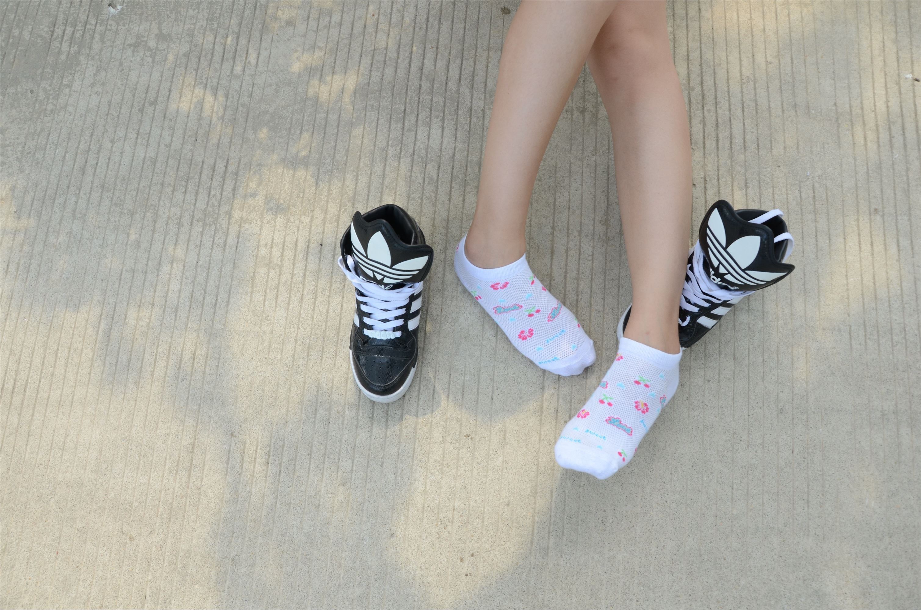 战前女神  恋足美腿棉袜女神级摄影套图 098