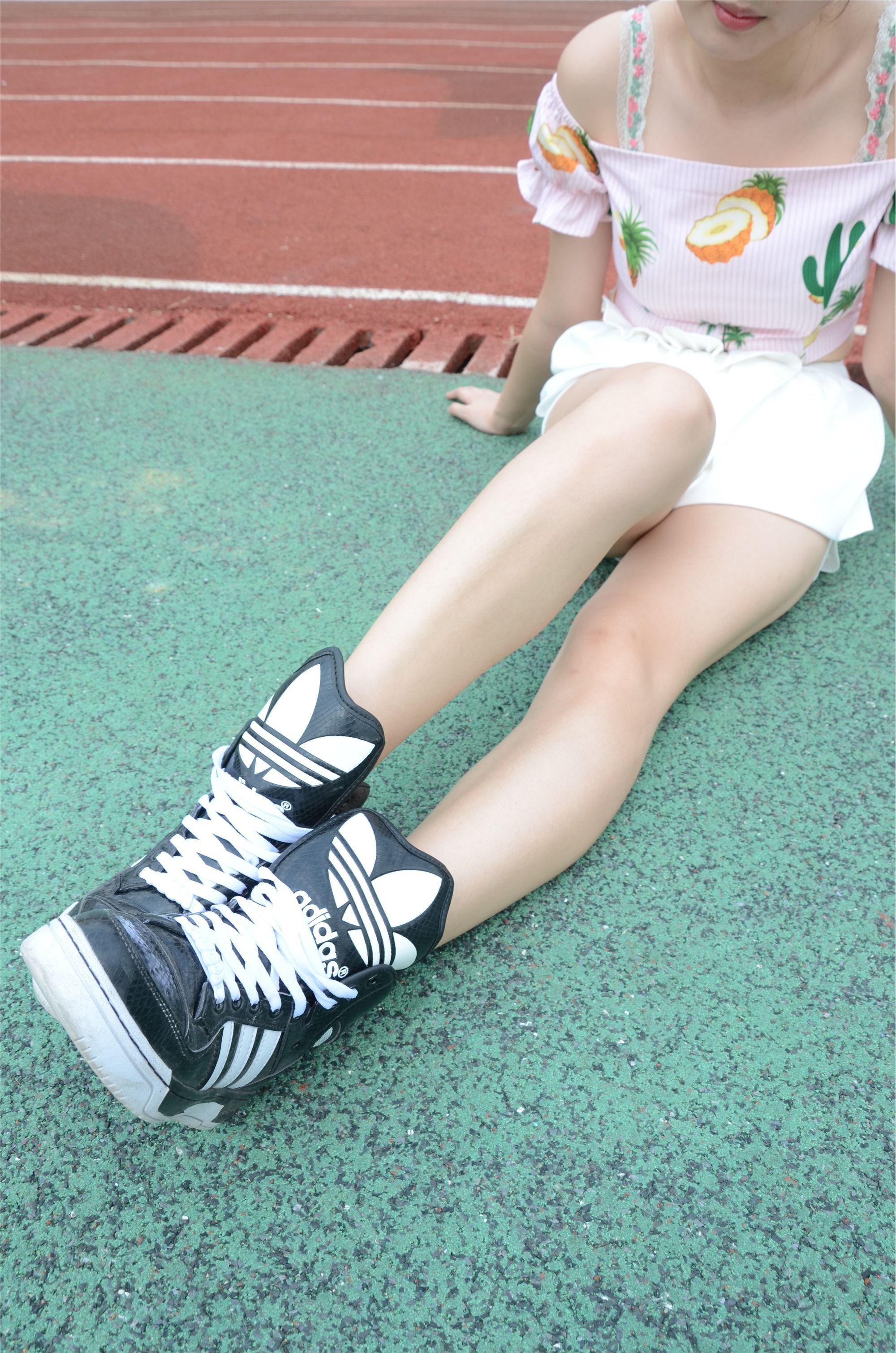 战前女神  恋足美腿棉袜女神级摄影套图 098