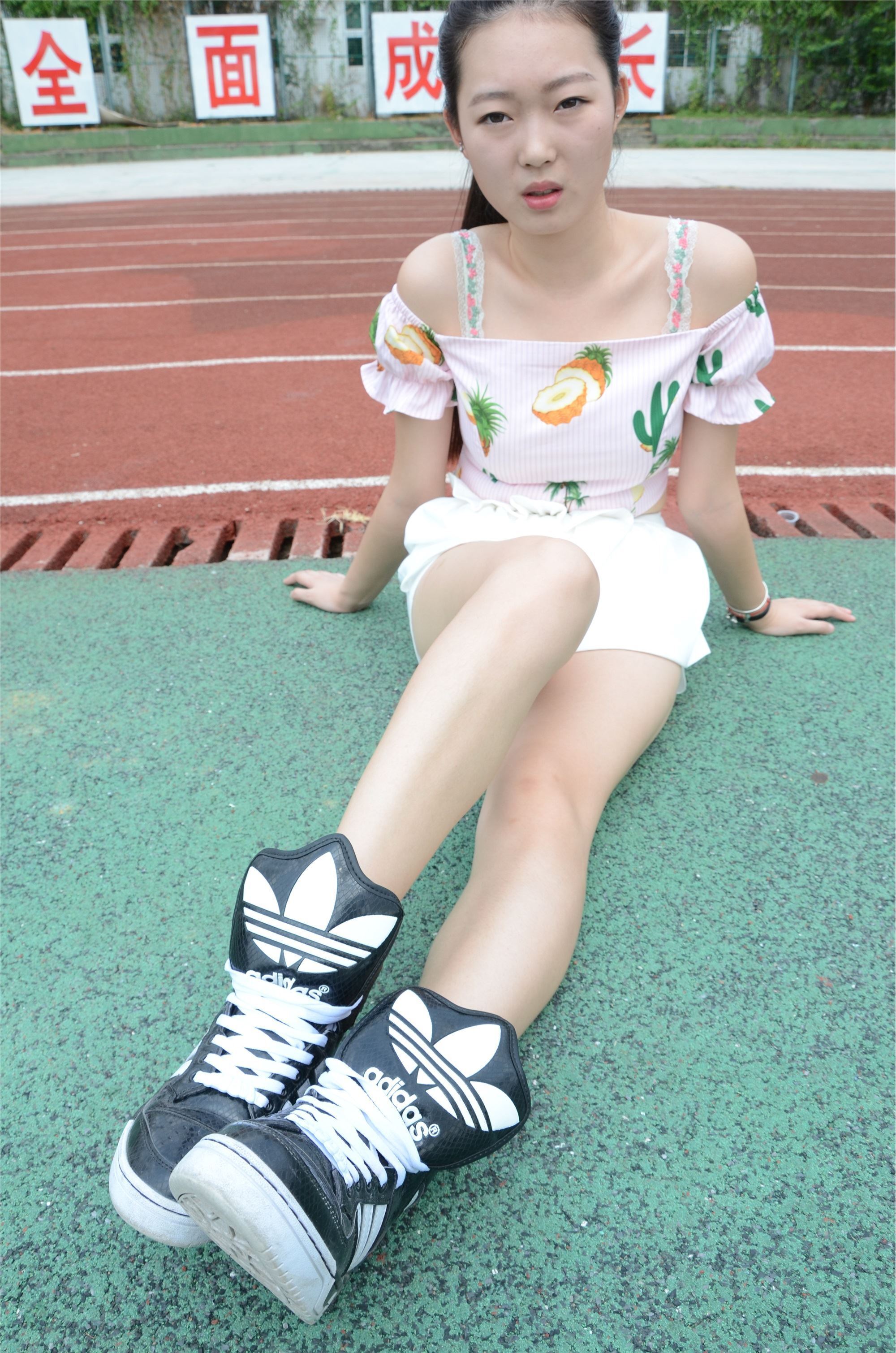 战前女神  恋足美腿棉袜女神级摄影套图 098