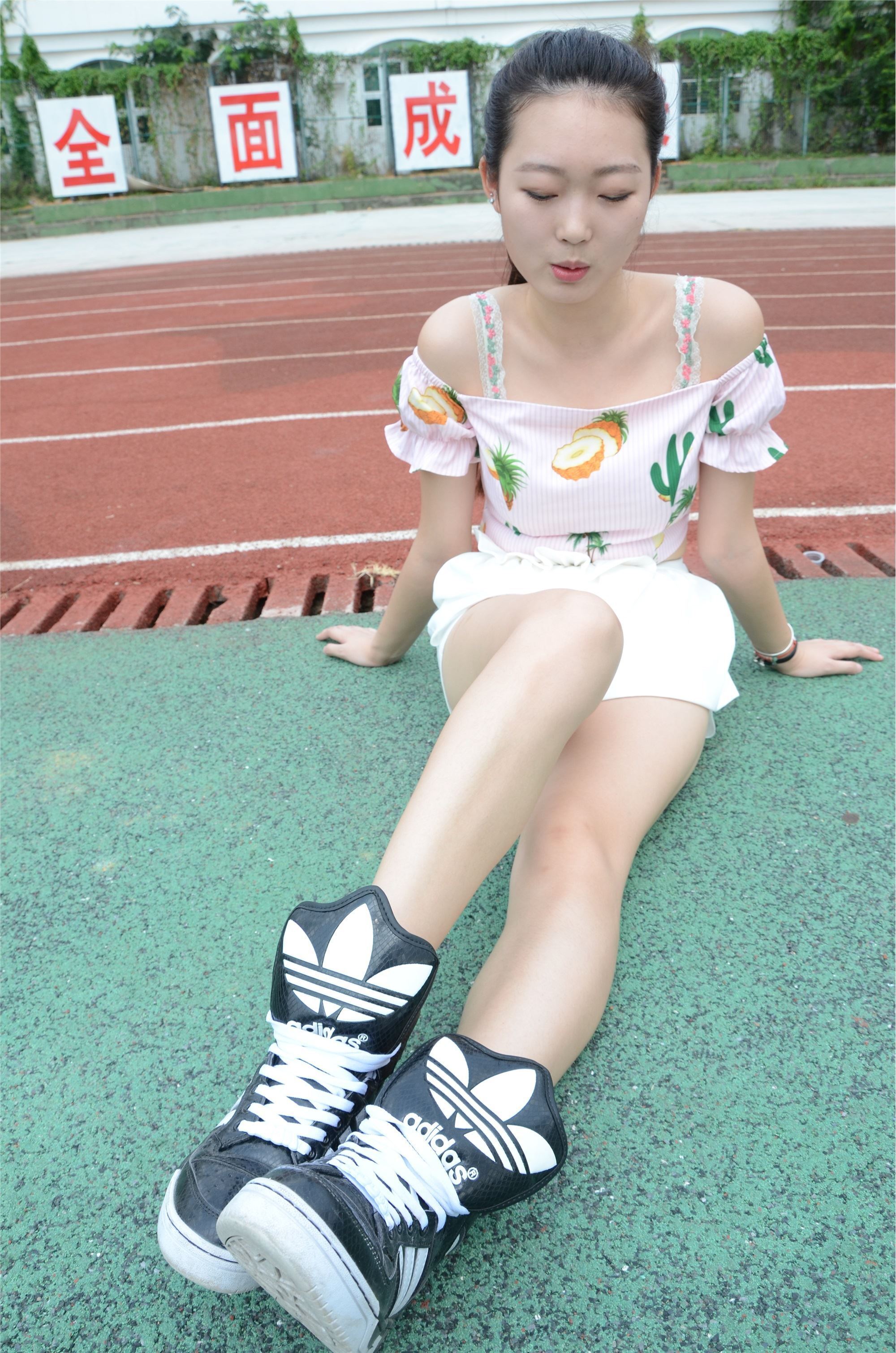 战前女神  恋足美腿棉袜女神级摄影套图 098