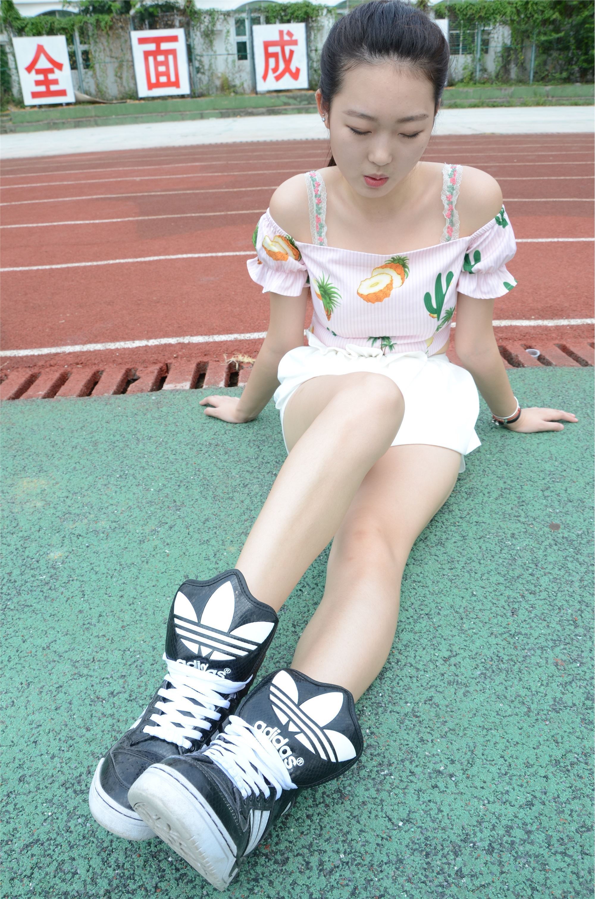 战前女神  恋足美腿棉袜女神级摄影套图 098