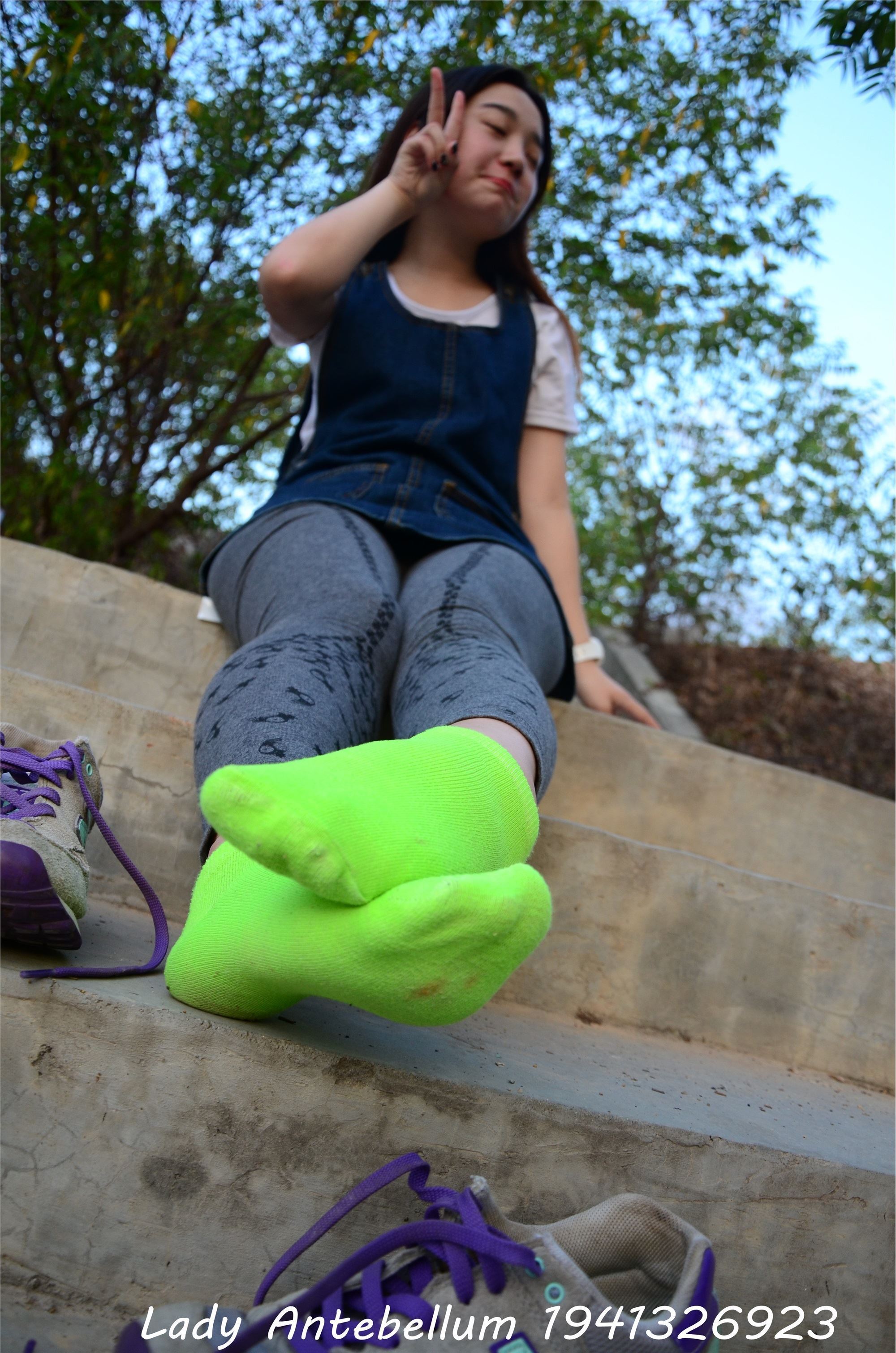 战前女神  恋足美腿棉袜女神级摄影套图 094