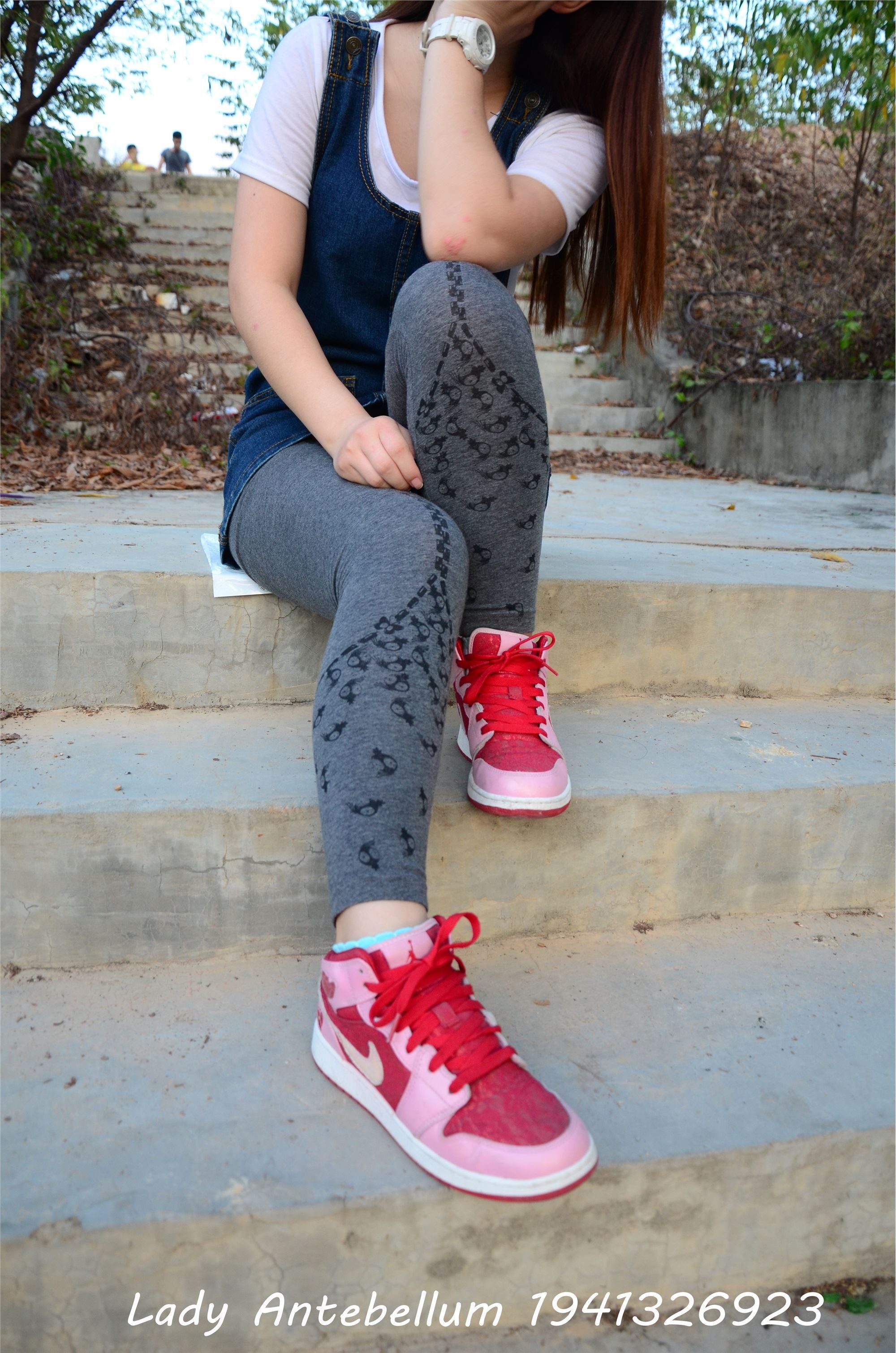 战前女神  恋足美腿棉袜女神级摄影套图 095