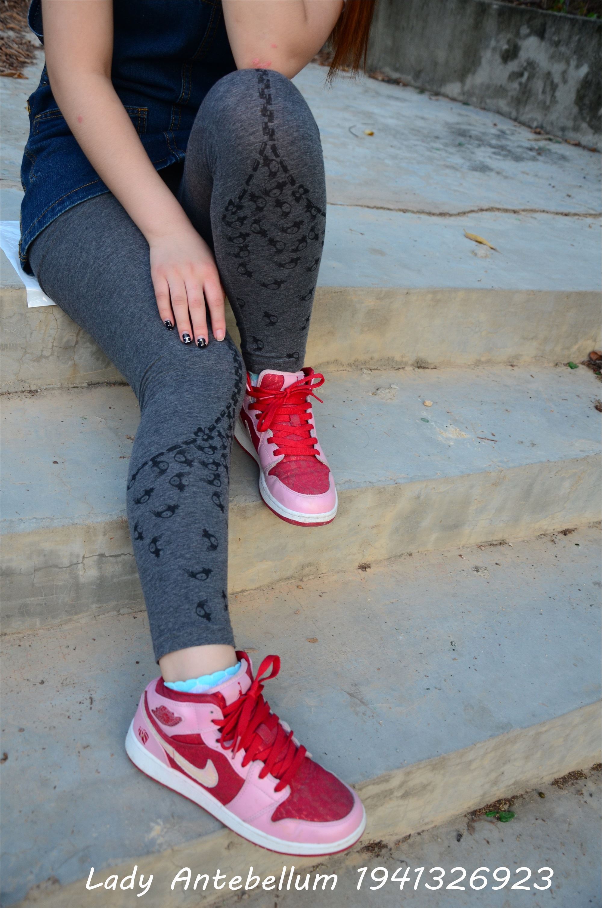 战前女神  恋足美腿棉袜女神级摄影套图 095