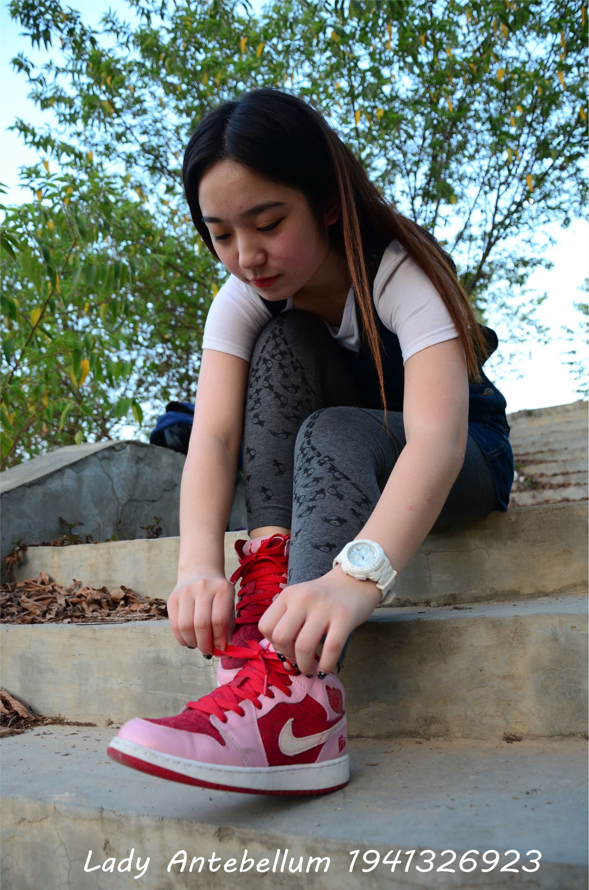 战前女神  恋足美腿棉袜女神级摄影套图 095