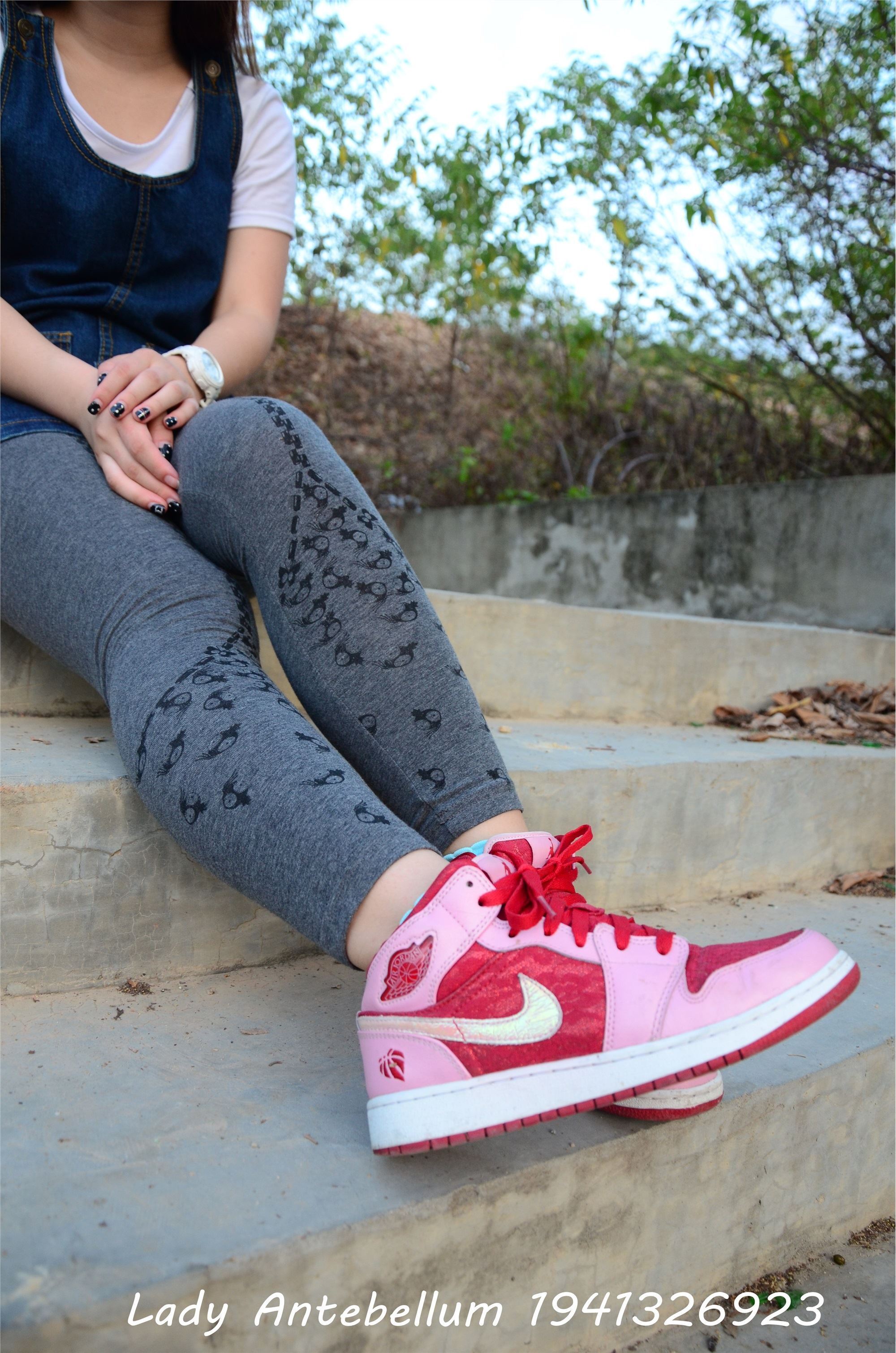 战前女神  恋足美腿棉袜女神级摄影套图 095