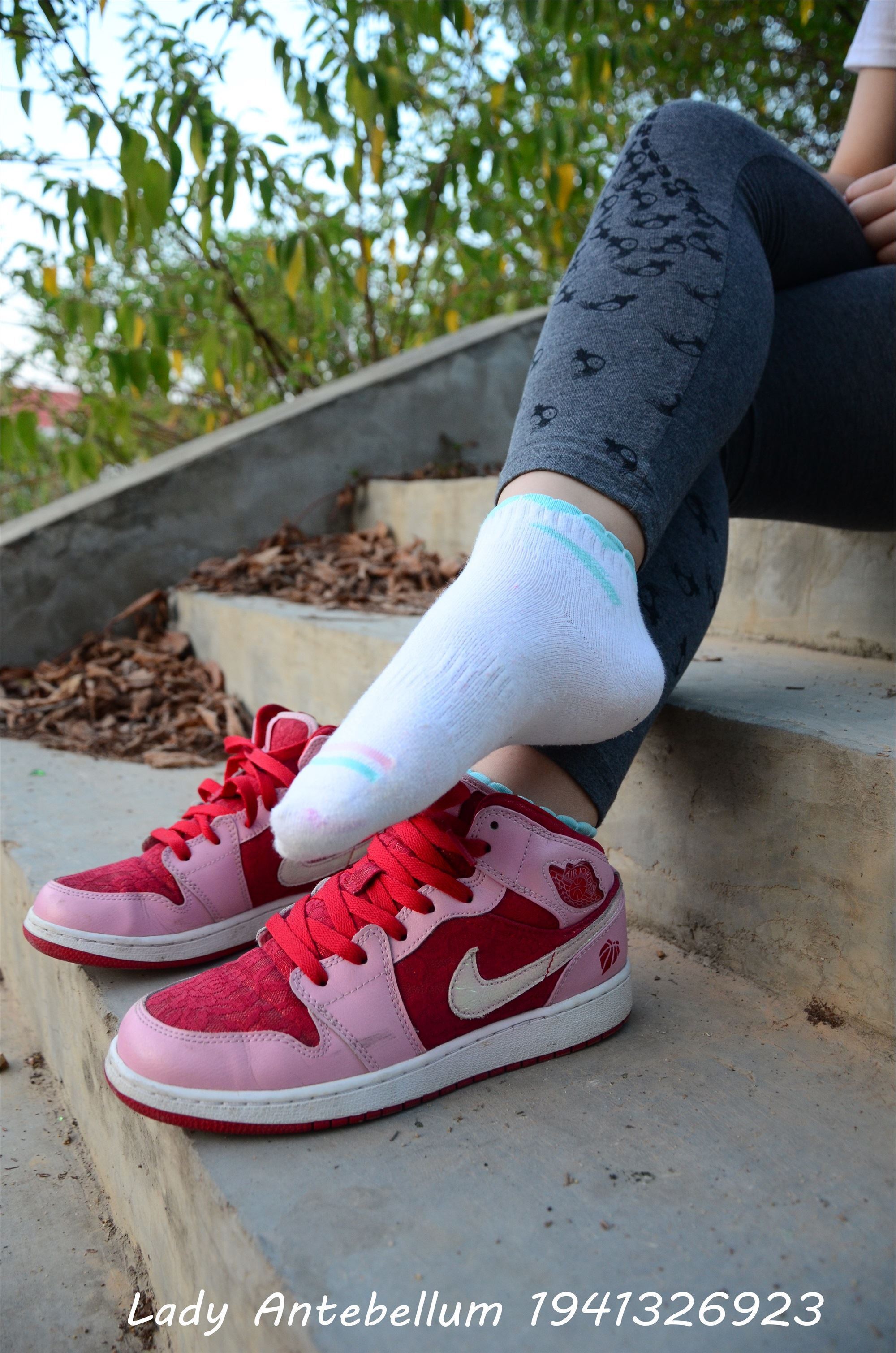 战前女神  恋足美腿棉袜女神级摄影套图 095