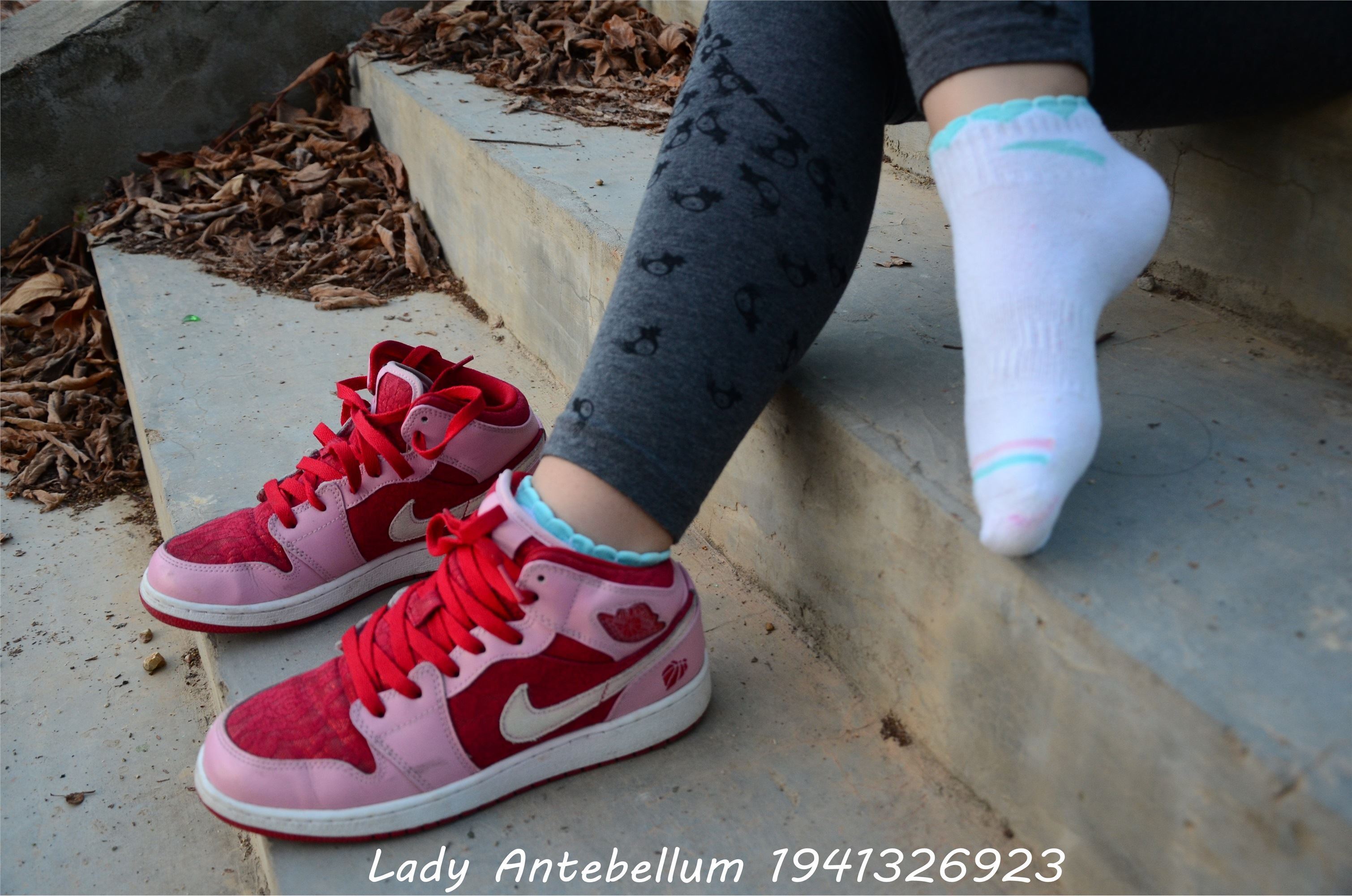 战前女神  恋足美腿棉袜女神级摄影套图 095