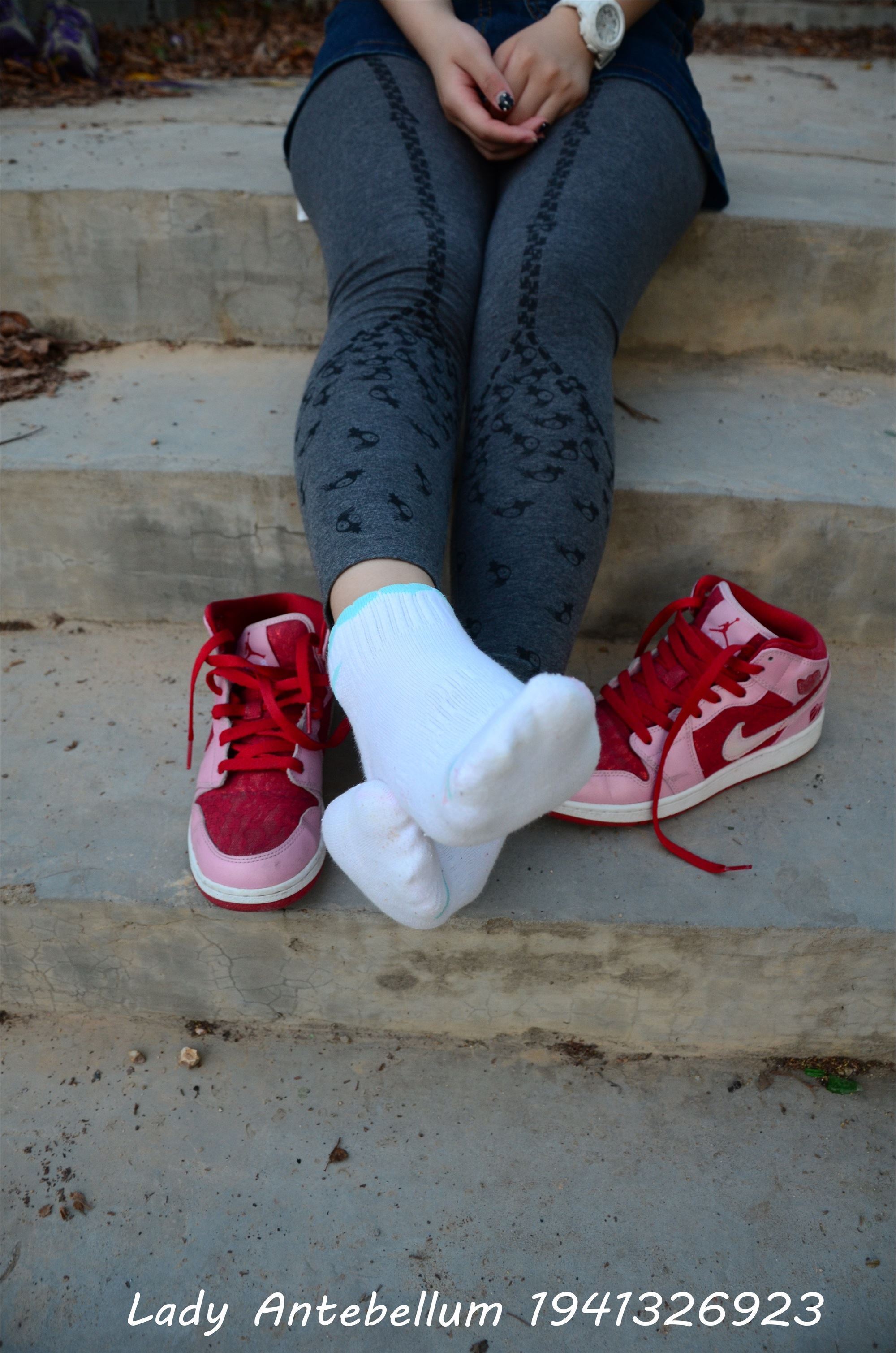 战前女神  恋足美腿棉袜女神级摄影套图 095