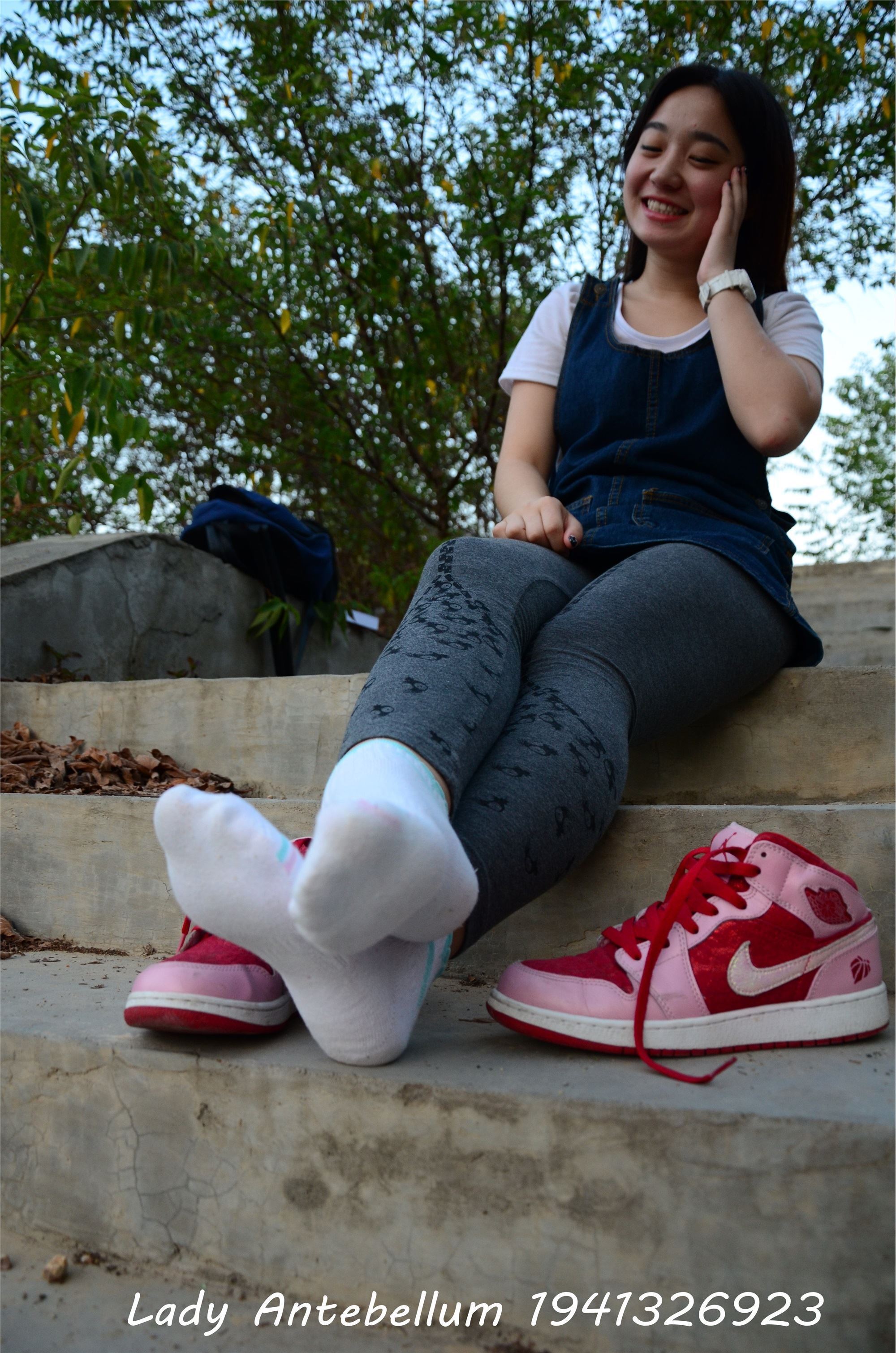 战前女神  恋足美腿棉袜女神级摄影套图 095